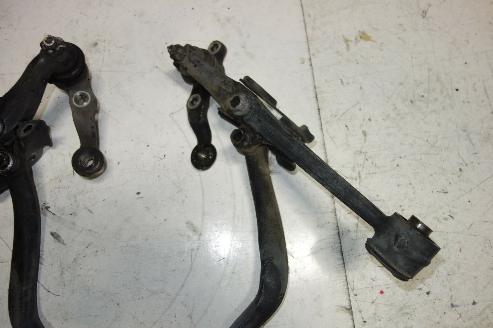 JDM Lexus is300 Altezza Front Lower Control Arms Ball Joints 2001-2005 SXE10 OEM