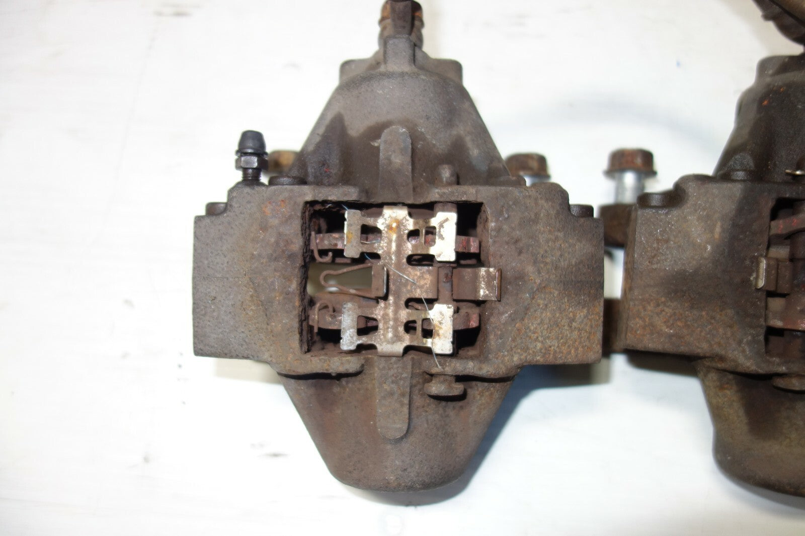 Lexus IS300 Rear Brake Calipers 2001 2002 2003 2004 2005 OEM Genuine Japan