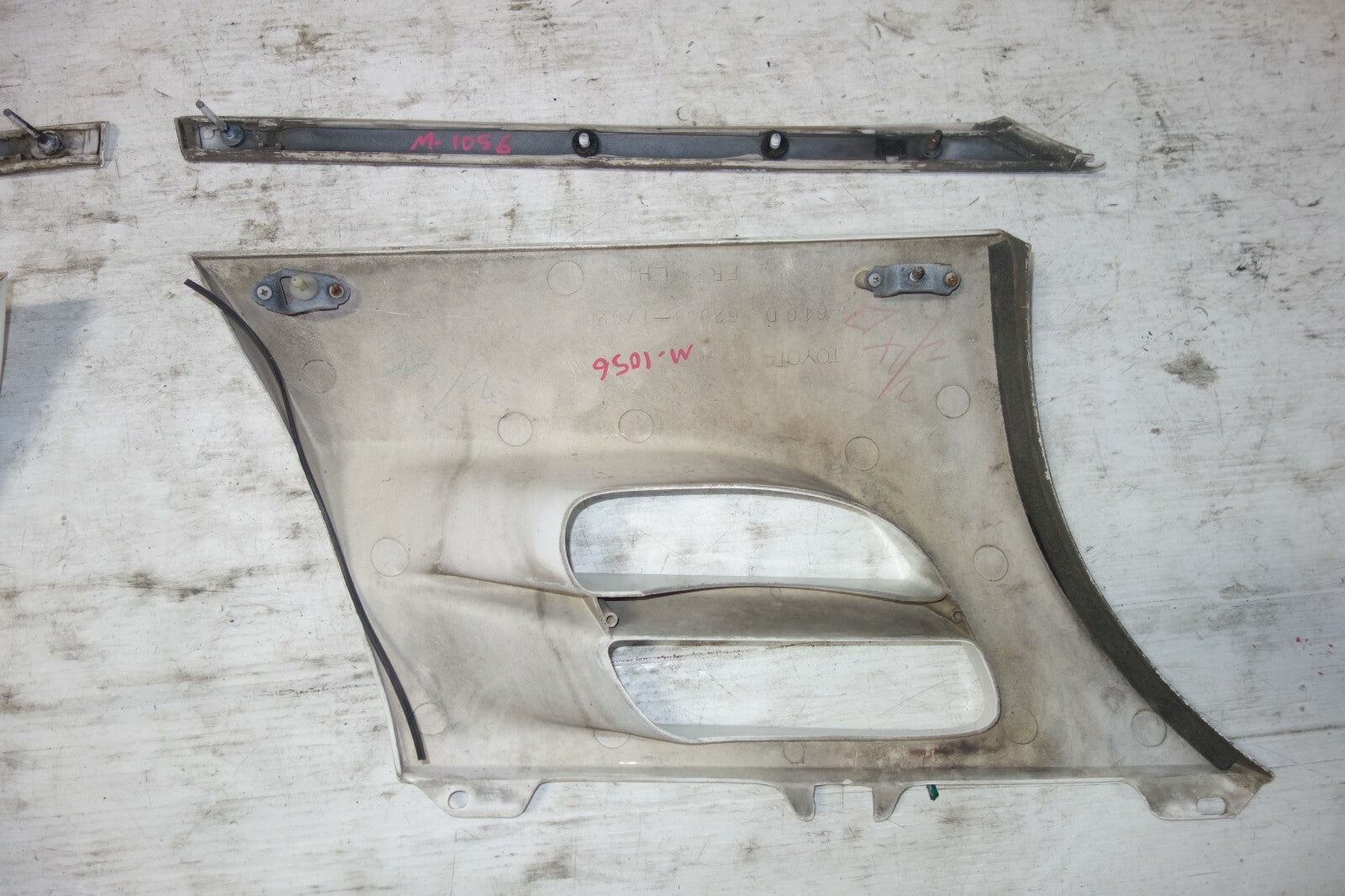 JDM 91-99 TOYOTA SW20 MR2 OEM  REAR SIDE VENTS MR-2 EXTERIER TRIM VENT MR-2