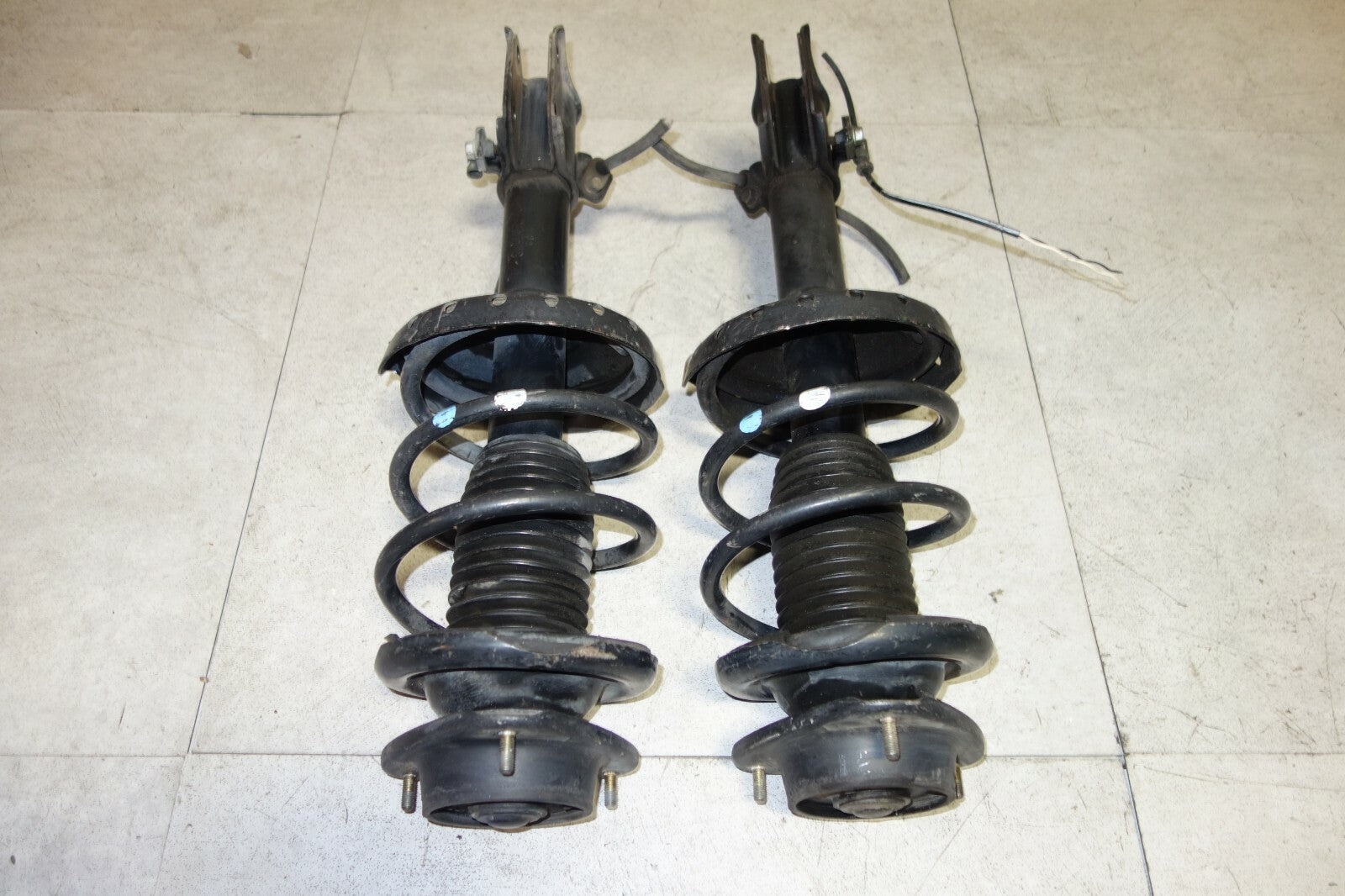 JDM Subaru Impreza WRX Front Shock Struts Spring Suspension Pair OEM 2004-2007