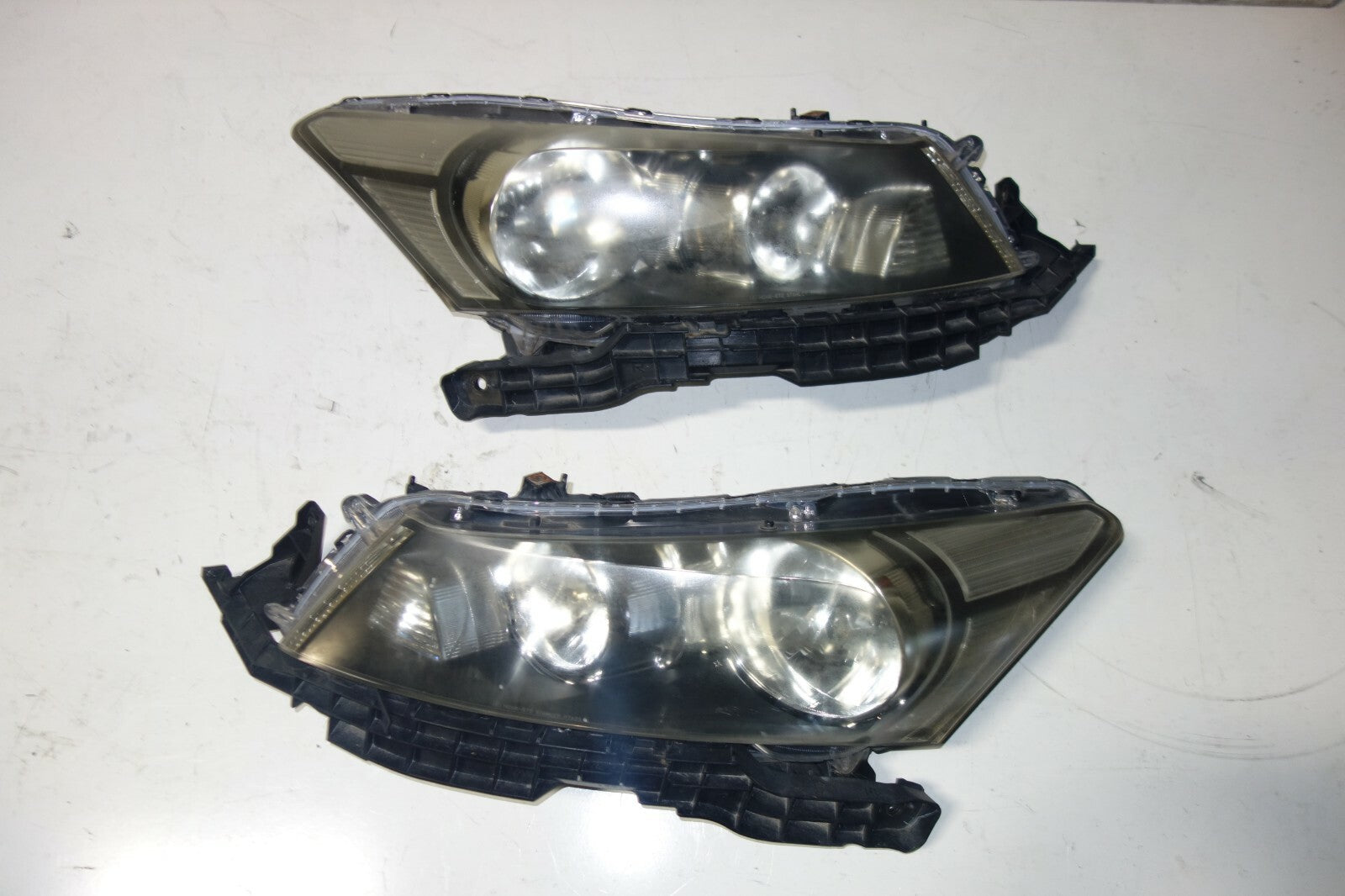 JDM Honda Accord CP3 Head Lights Lamps Pair OEM HID Black Housing 2008-2012