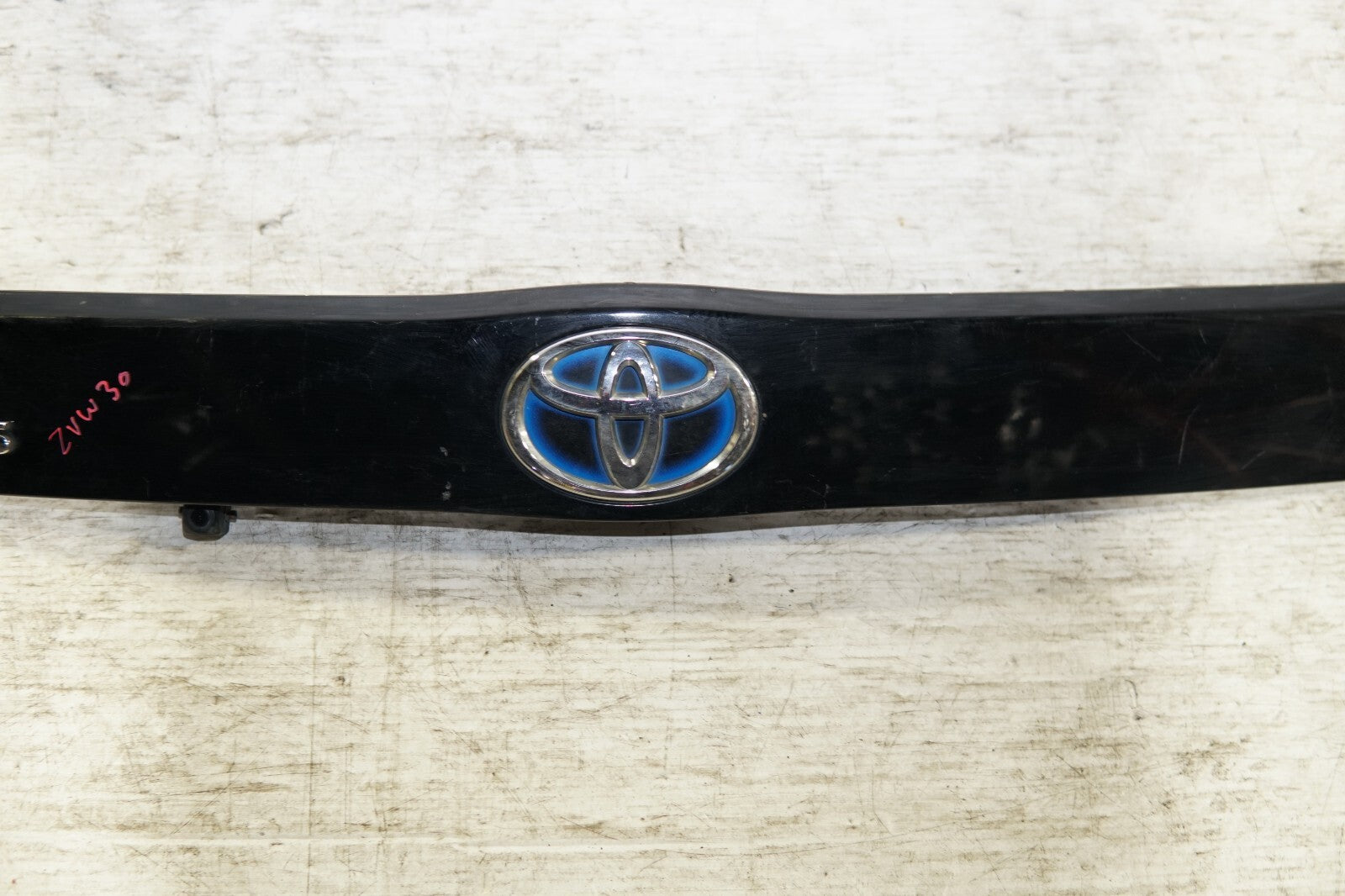 JDM Toyota Prius Rear CENTER GARNISH  ZVW30 2010-2011-2012-2013-2014-2015 MF-363