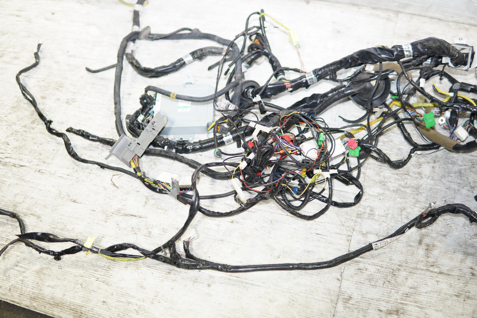JDM Subaru Forester EJ205 AVCS Turbo Computer Wire Harness Wiring 22611AG562