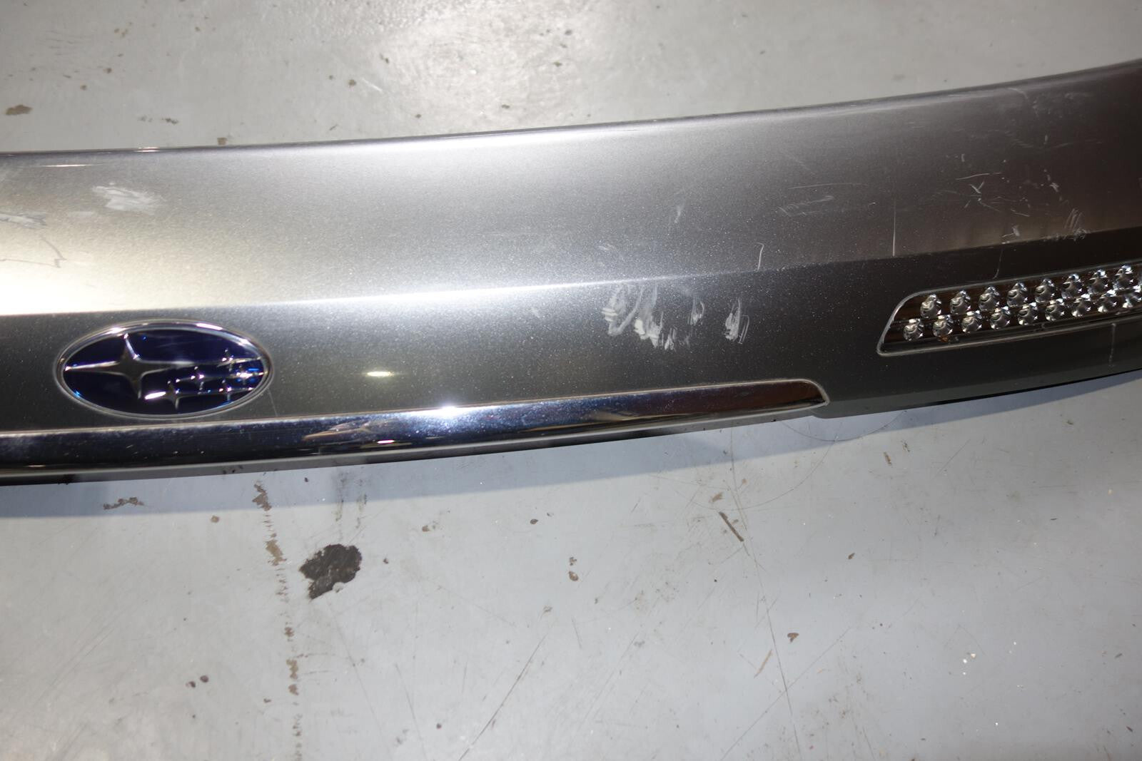 JDM 05-2009 SUBARU LEGACY OUTBACK  OEM REAR CENTER GARNISH LIGHT SPOILER JD-1952