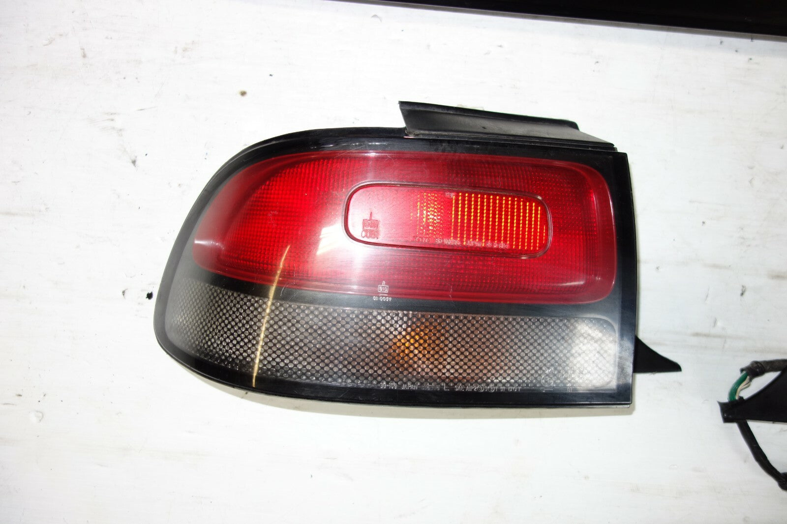 JDM LEXUS GS300 TOYOTA ARISTO TAIL LIGHTS CENTER GARNISH JZS147 1991-1997