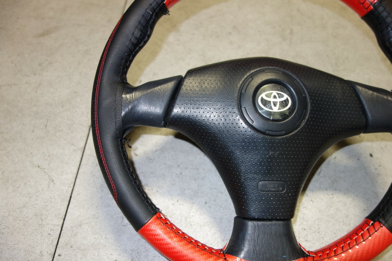 JDM 2000-2005 TOYOTA CELICA  STEERING WHEEL HUB ZZT231 ZZT230 VERY RARE