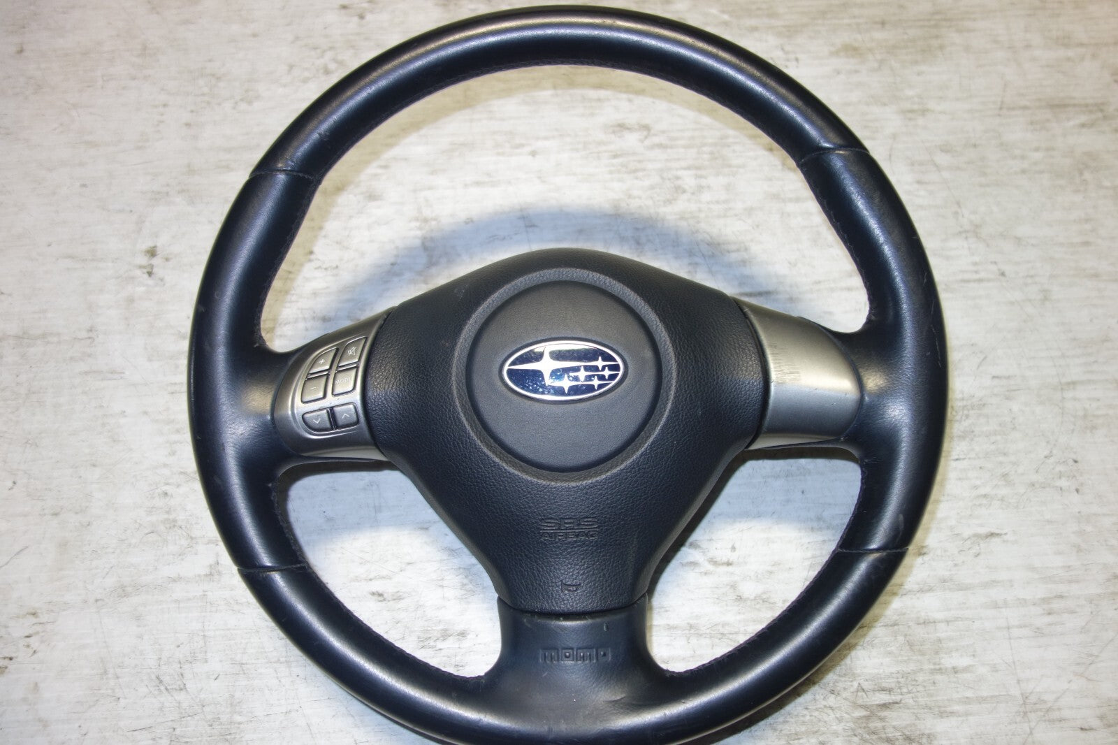 JDM 2005-2009 SUBARU LEGACY & OUTBACK MOMO STEERING WHEEL & HUB 05-2009 M-1180