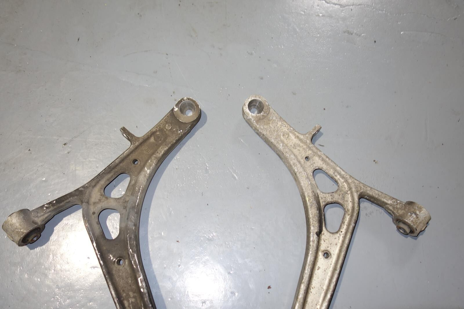 JDM SUBARU LEGACY OUTBACK OEM SPEC-B ALUMINUM FRONT LOWER CONTROL ARM 2005-2009