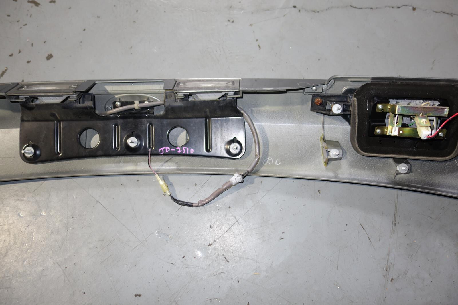 JDM 05-2009 SUBARU LEGACY OUTBACK  OEM REAR CENTER GARNISH LIGHT SPOILER JD-1952