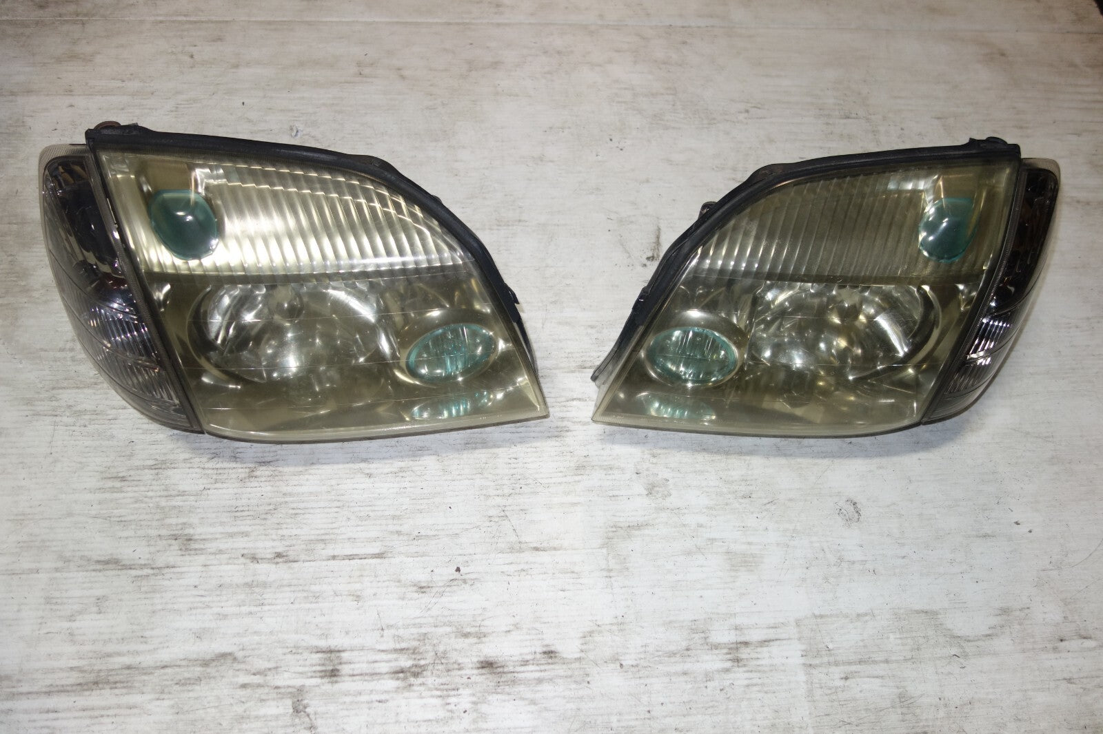 JDM Nissan X-Trail GT OEM Headlights Left Right PNT30 Left & Right 2000-2006