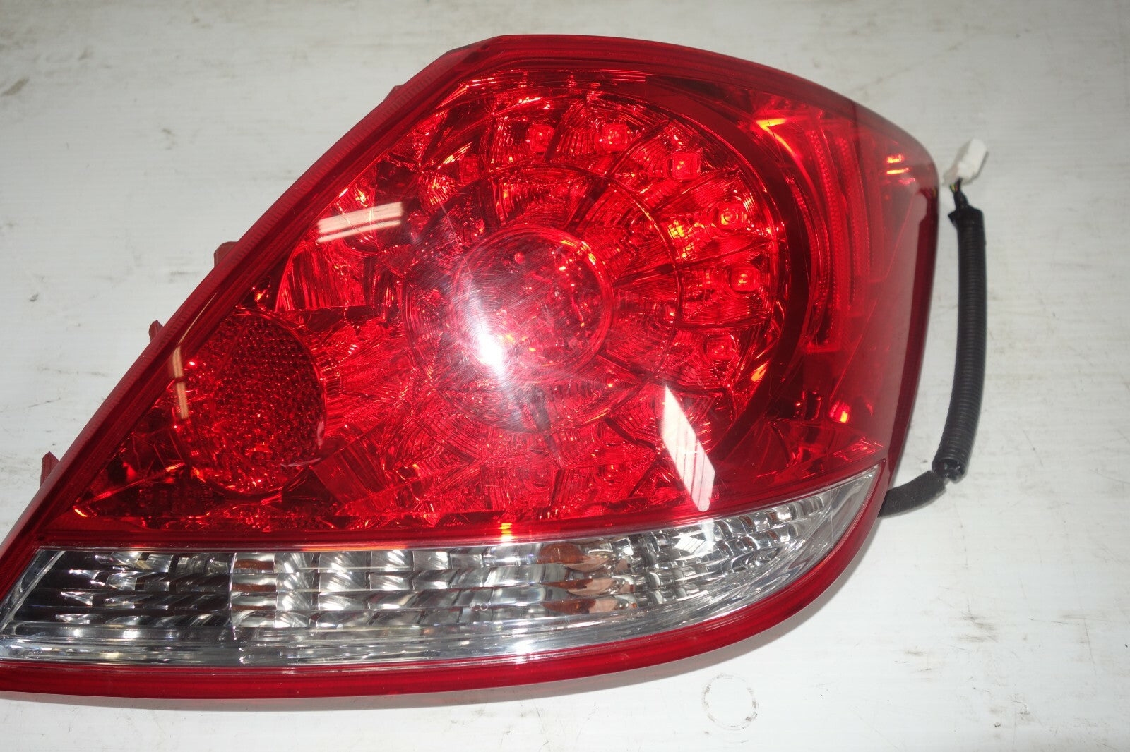 JDM 2005-2008 ACURA RL REAR RIGHT TAIL LIGHT OEM TAILLIGHT GENUINE LAMP KB1