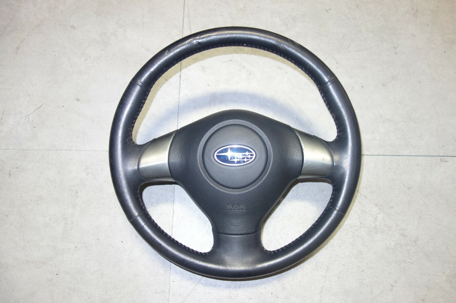 JDM 2005-2009 SUBARU LEGACY & OUTBACK MOMO STEERING WHEEL & HUB 05-2009 JD-1006