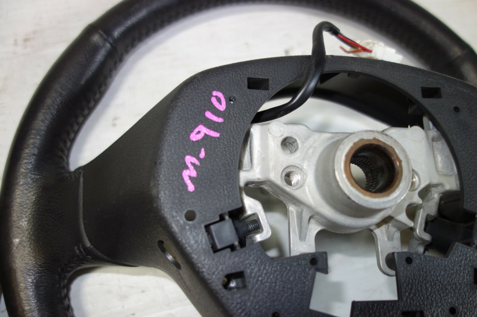JDM 2005-2009 SUBARU LEGACY & OUTBACK STEERING WHEEL & HUB 2005-2009 M-910
