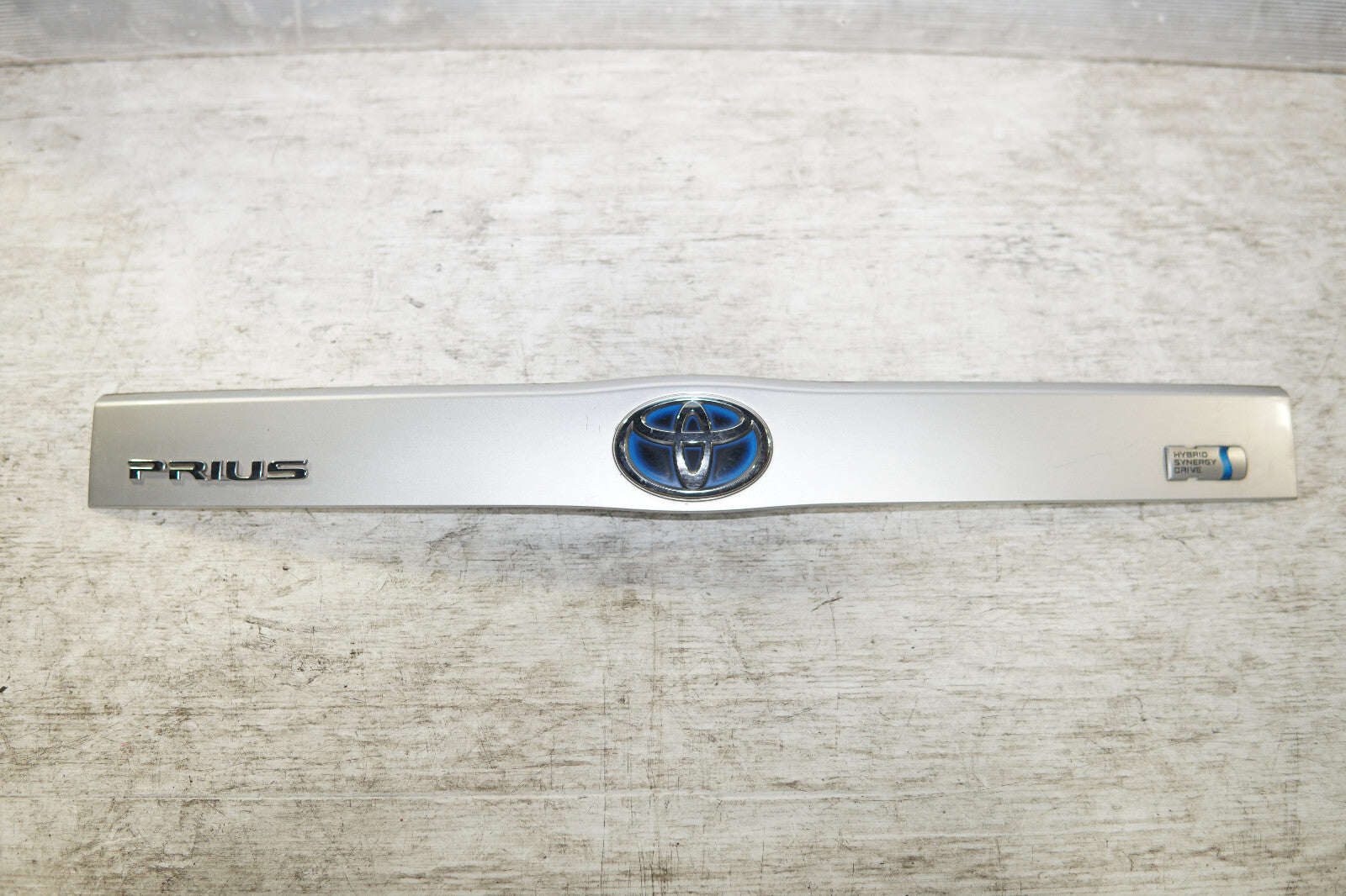 JDM Toyota Prius Rear Garnish Center Liftgate 2010-2015 OEM Genuine MF-325