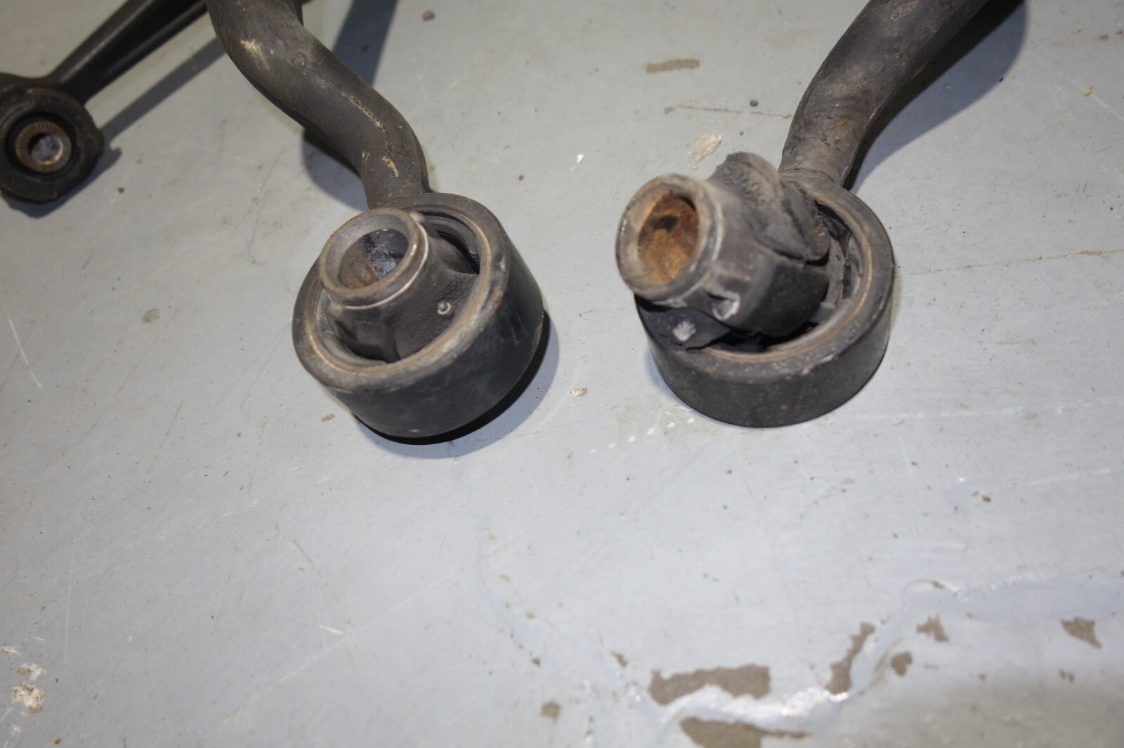 JDM 01-05 LEXUS IS300 OEM FRONT LOWER CONTROL ARM LEFT & RIGHT SXE10 ALTEZZA