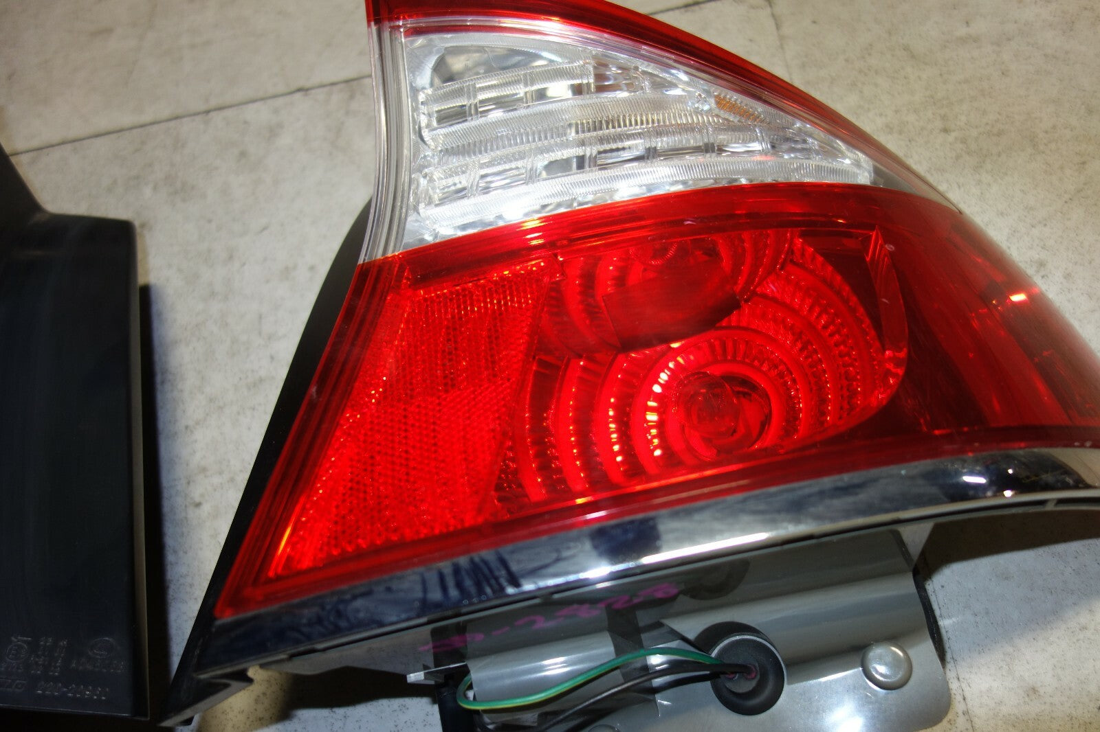 JDM 2005-2009 SUBARU LEGACY BL5 OEM USED TAIL LIGHTS 4 DOOR SEDAN TAIL LAMPS