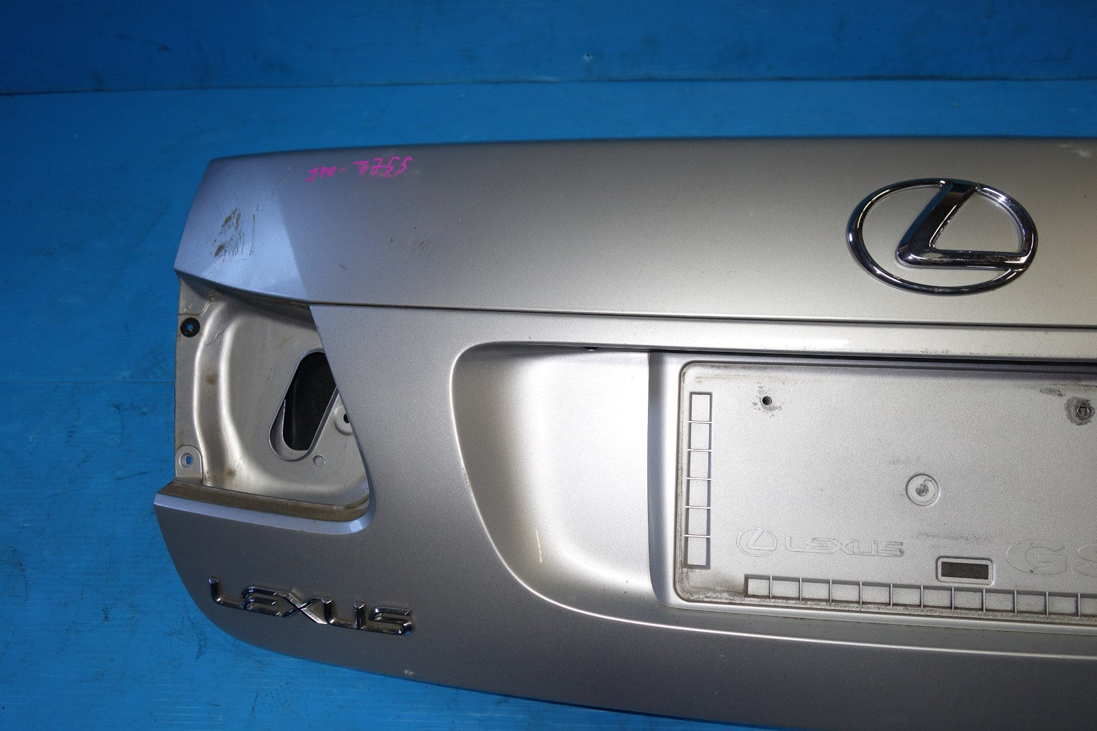 JDM LEXUS GS450H REAR TRUNK LID LUGGAGE DOOR COVER 69204-53010 OEM 2007-2011