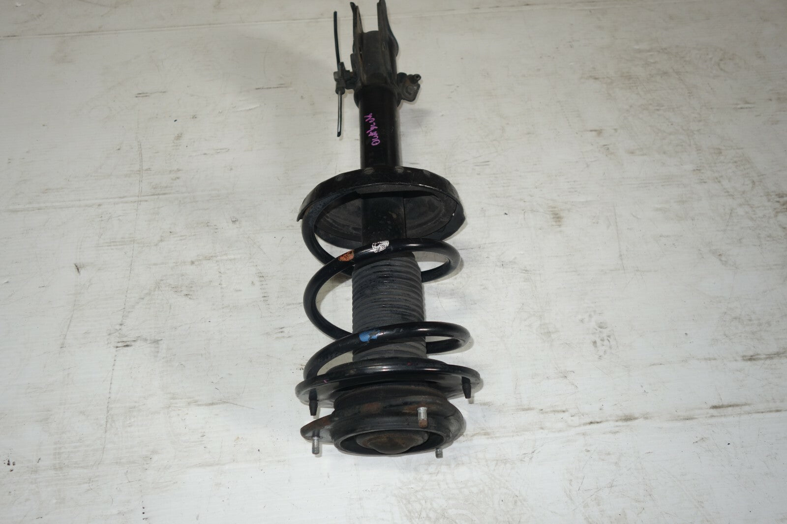 JDM 05-09 SUBARU LEGACY OUTBACK KYB FRONT RIGHT SIDE SHOCK STRUT ASSEMBLY  WAGON