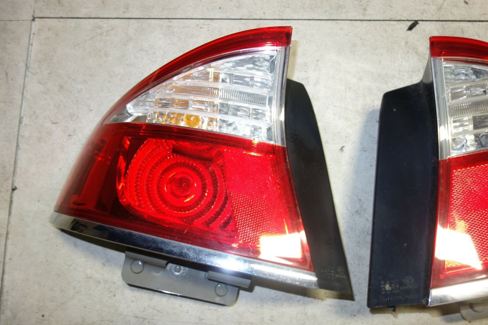 JDM 2005-2009 SUBARU LEGACY BL5 OEM USED TAIL LIGHTS 4 DOOR SEDAN TAIL LAMPS