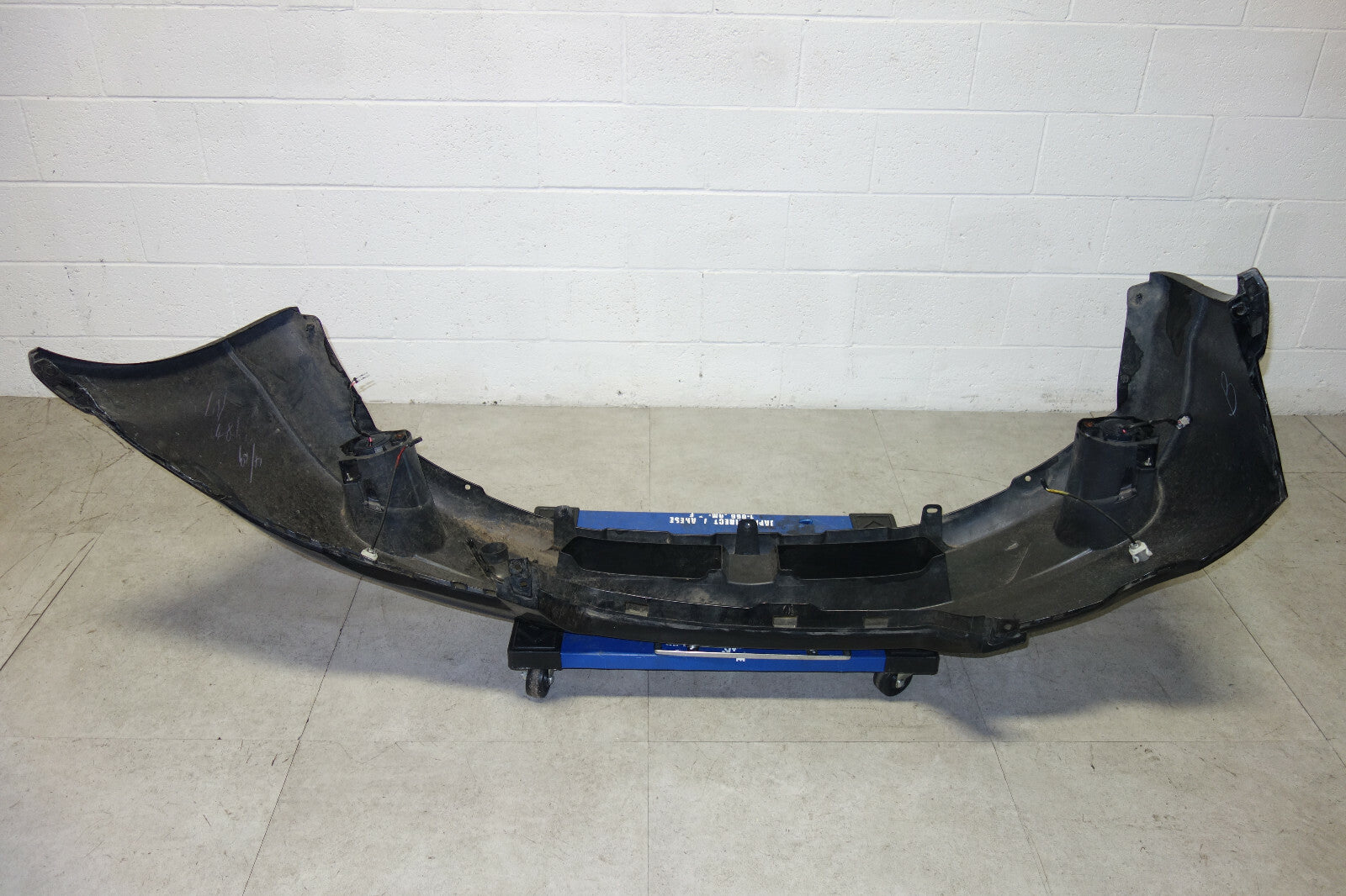 JDM Subaru Outback Wagon OEM Front Bumper Cover Assembly + Fog Lights 2008-2009