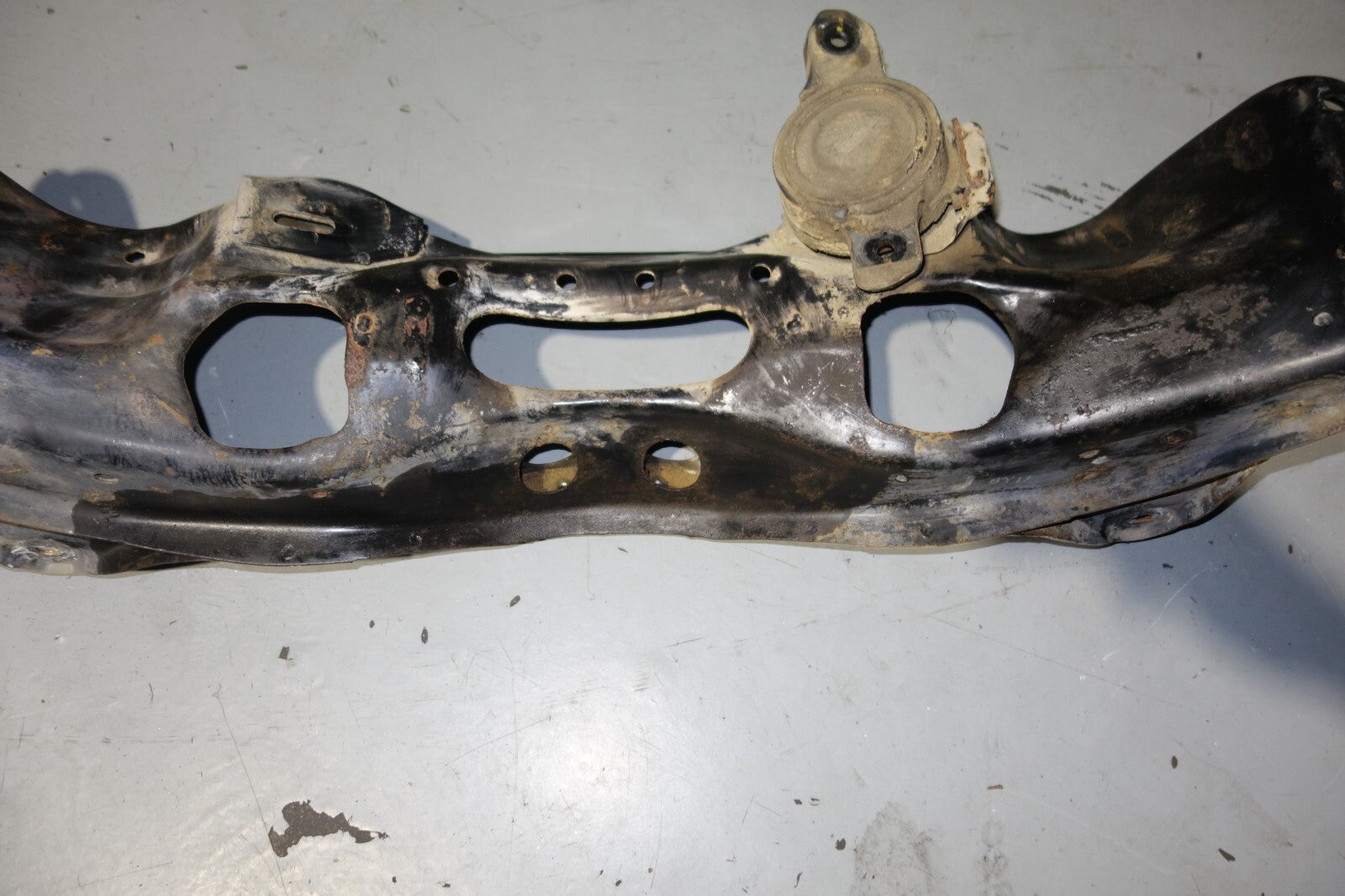 JDM 00-04 SUBARU LEGACY B4 TWIN TURBO EJ208 FRONT SUBFRAME CRADLE CROSSMEMBER