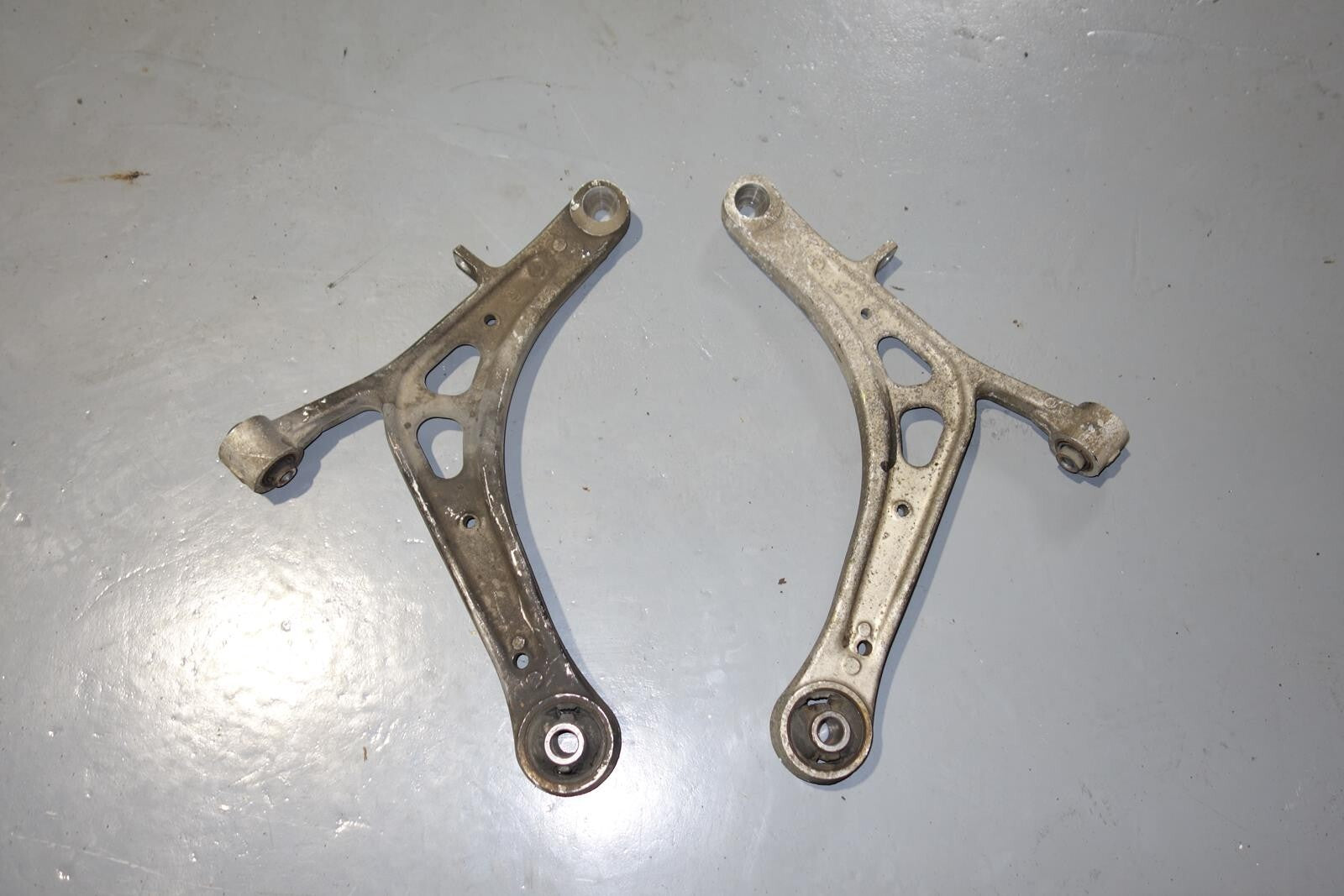 JDM SUBARU LEGACY OUTBACK OEM SPEC-B ALUMINUM FRONT LOWER CONTROL ARM 2005-2009