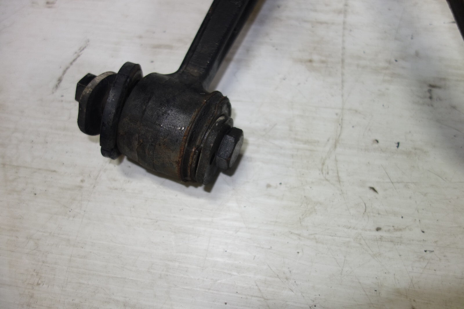 JDM 2001-2005 LEXUS IS300 OEM FRONT LOWER CONTROL ARM RIGHT SIDE SXE10 ALTEZZA