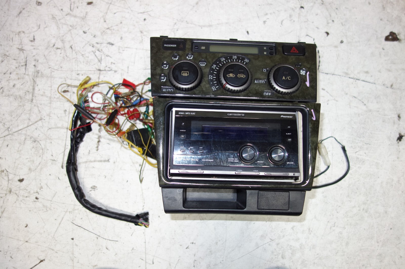 JDM TOYOTA ALTEZZA IS300 IS200 SXE10 GXE10 A/C CONTROL UNIT PIONEER CD PLAYER