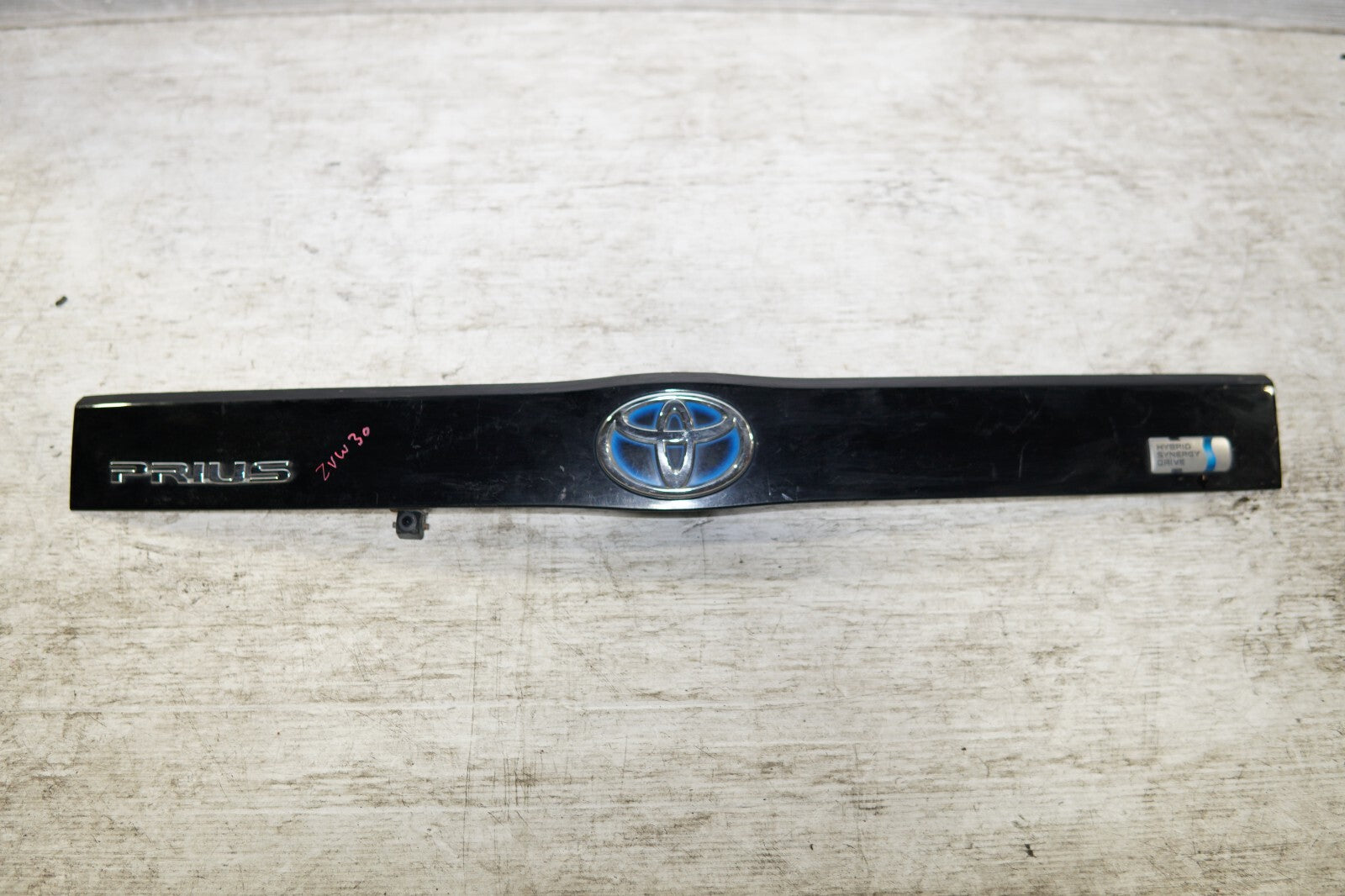 JDM Toyota Prius Rear CENTER GARNISH  ZVW30 2010-2011-2012-2013-2014-2015 MF-363