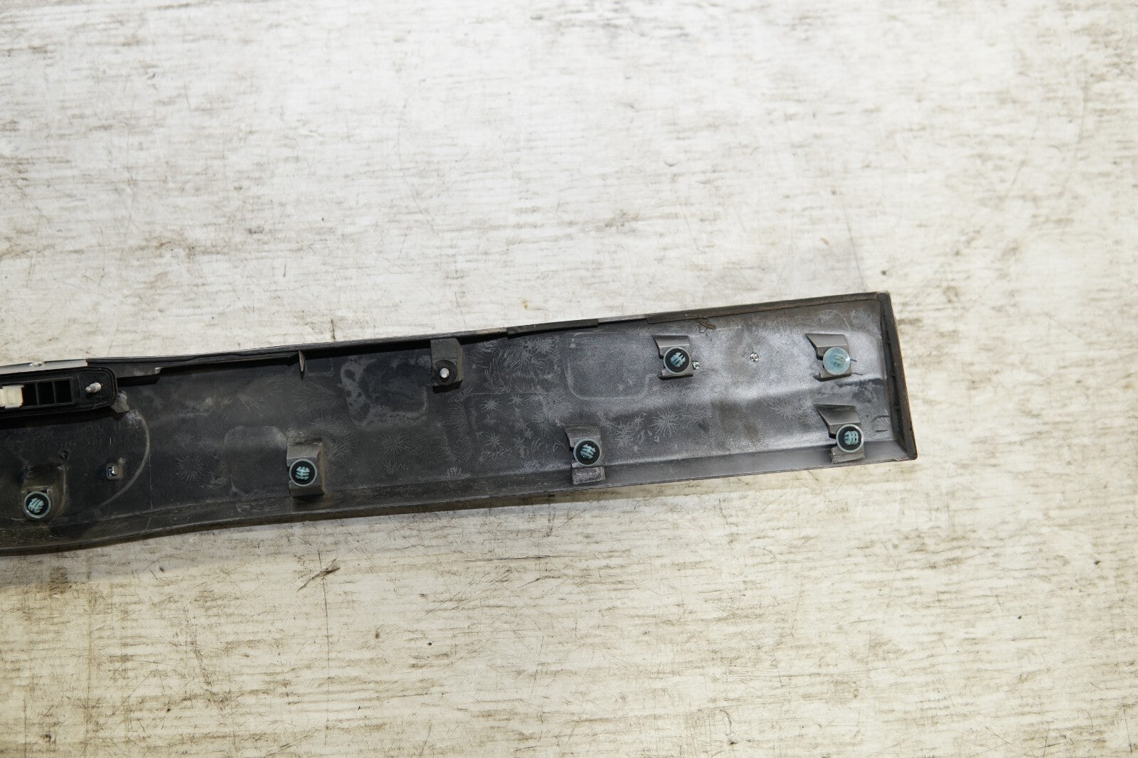 JDM TOYOTA PRIUS OEM REAR GARNISH CENTER ZVW30 2010-2011-2012-2013-2014-2015