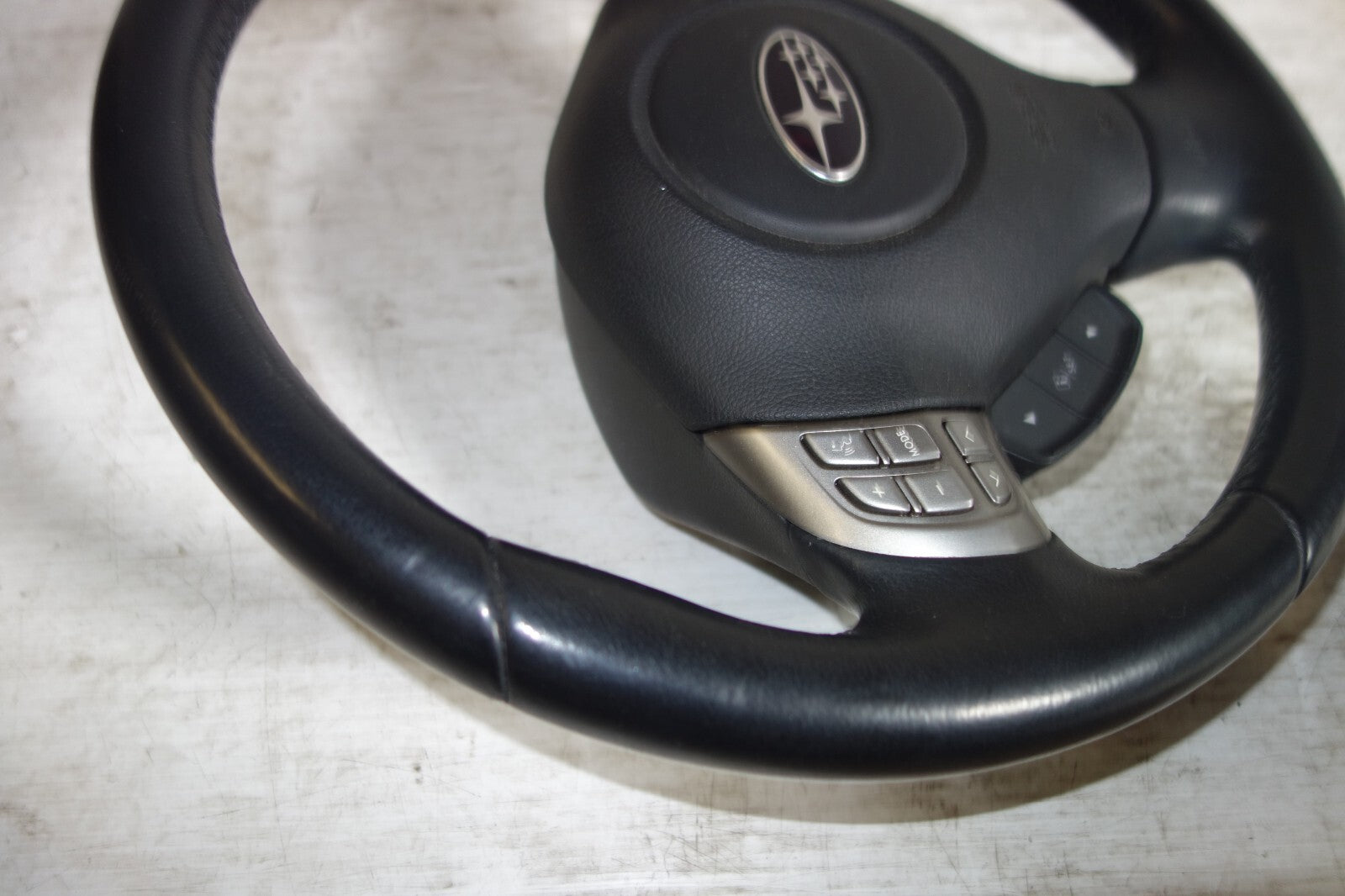 JDM 2005-2009 SUBARU LEGACY & OUTBACK MOMO STEERING WHEEL & HUB 05-2009 M-1164