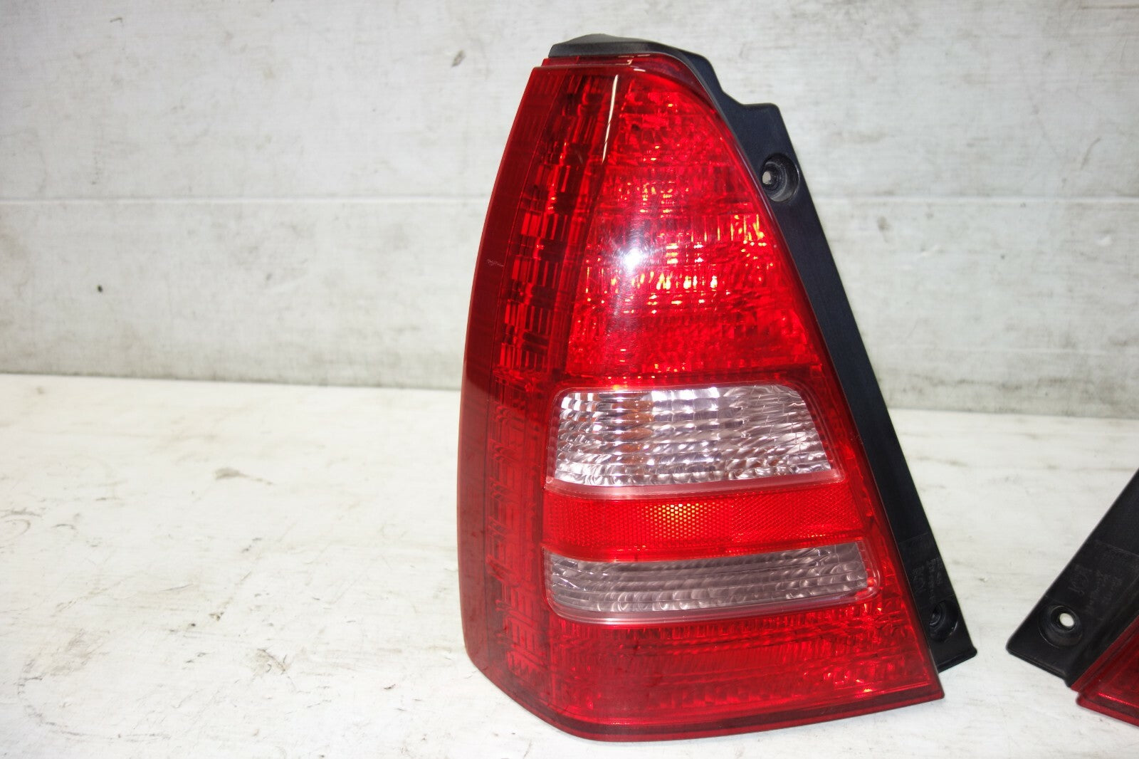 JDM SUBARU FORESTER SG5 SG OEM TAIL LIGHTS LAMPS LEFT & RIGHT SIDE SET 2003-2005