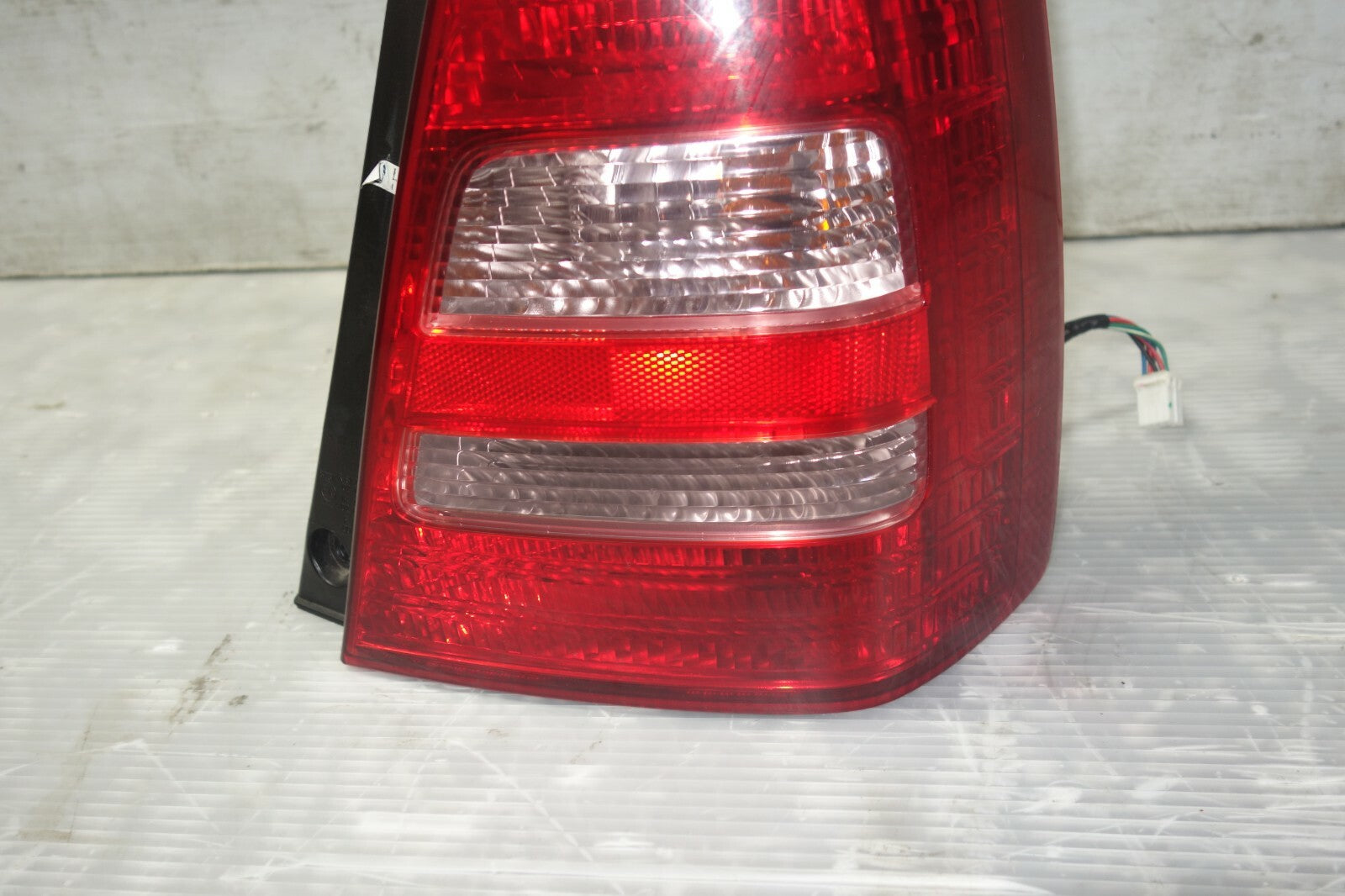 JDM 2003-2005 SUBARU FORESTER SG5 SG OEM TAIL LIGHT LAMP RIGHT SIDE 2003-2005