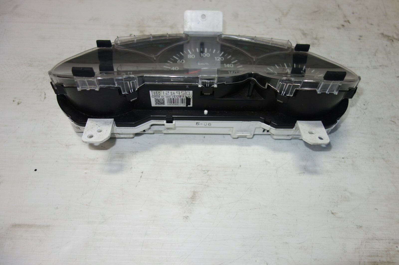 JDM SUBARU FORESTER SG5  MANUAL 5 SPEED GAUGE CLUSTER  SPEEDOMETER 2003-2008