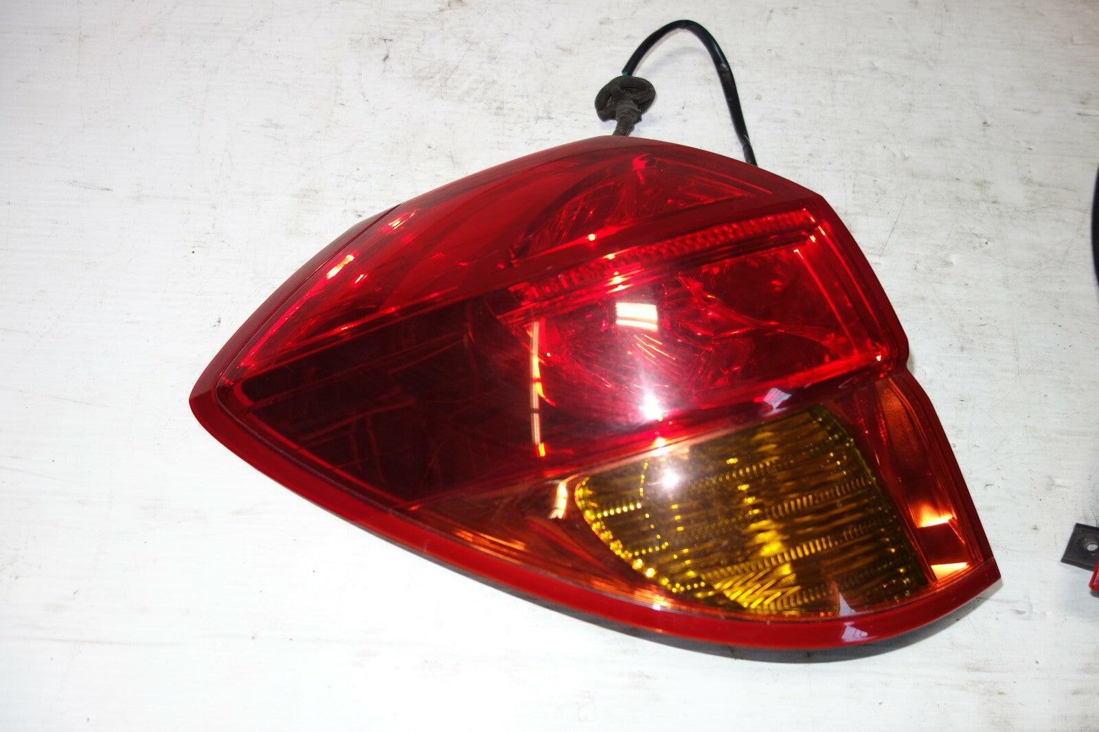 JDM SUBARU LEGACY OUTBACK USED RED AMBER TAIL LIGHTS TAIL LAMPS 2005-2009