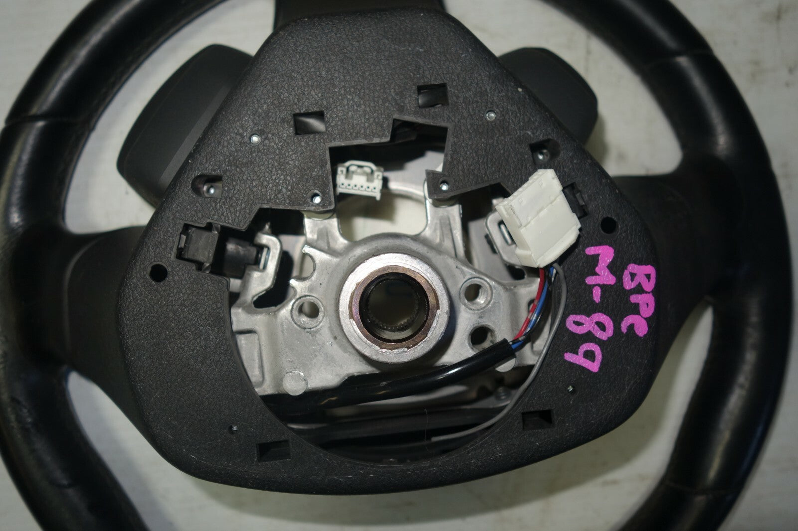 JDM 2005-2009 SUBARU LEGACY & OUTBACK MOMO STEERING WHEEL HUB 2005-2009