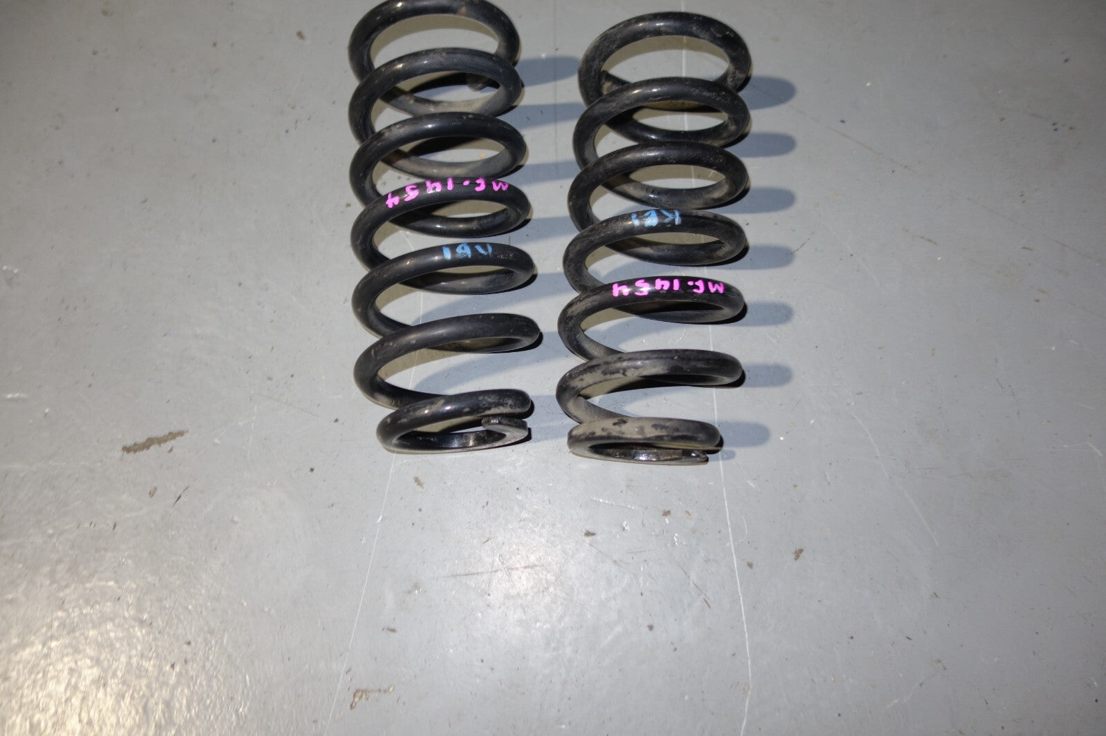 JDM 2005-2008 ACURA RL KB1 OEM  REAR SPRINGS Fits : RL HONDA LEGEND JAPAN