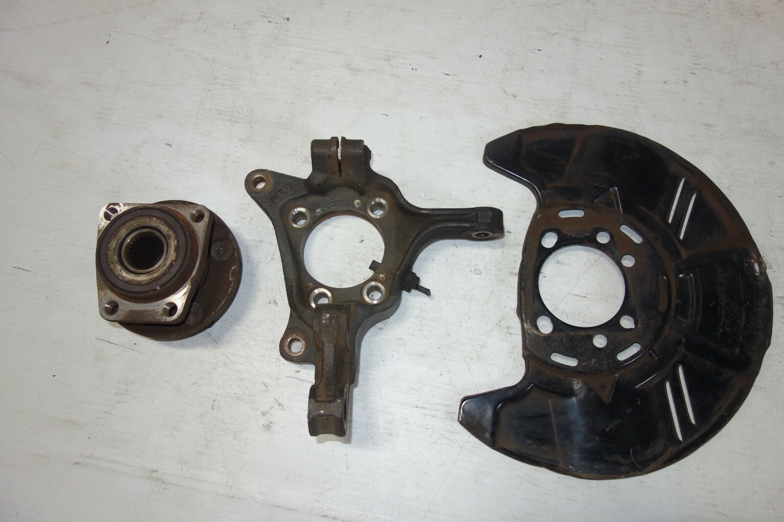 JDM SUBARU IMPREZA WRX FRONT SPINDLE HUB KNUCKLE SUSPENSION RIGHT SIDE 2008-2014