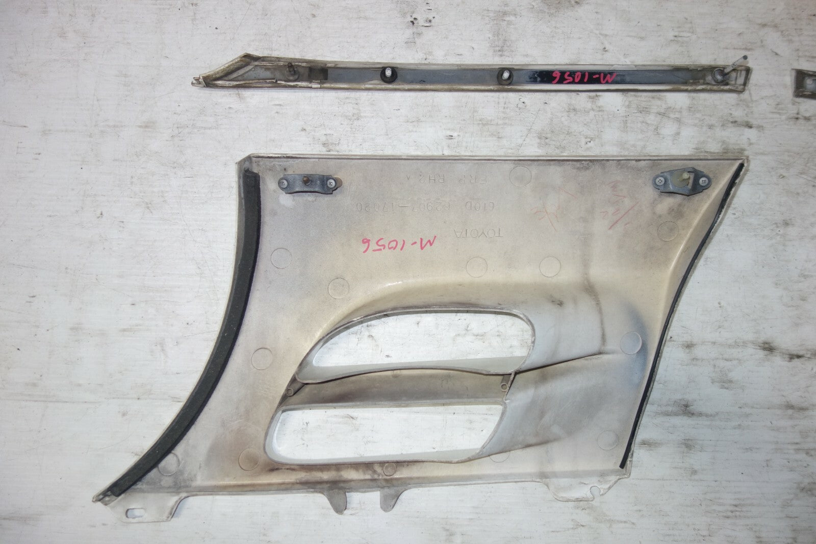 JDM 91-99 TOYOTA SW20 MR2 OEM  REAR SIDE VENTS MR-2 EXTERIER TRIM VENT MR-2