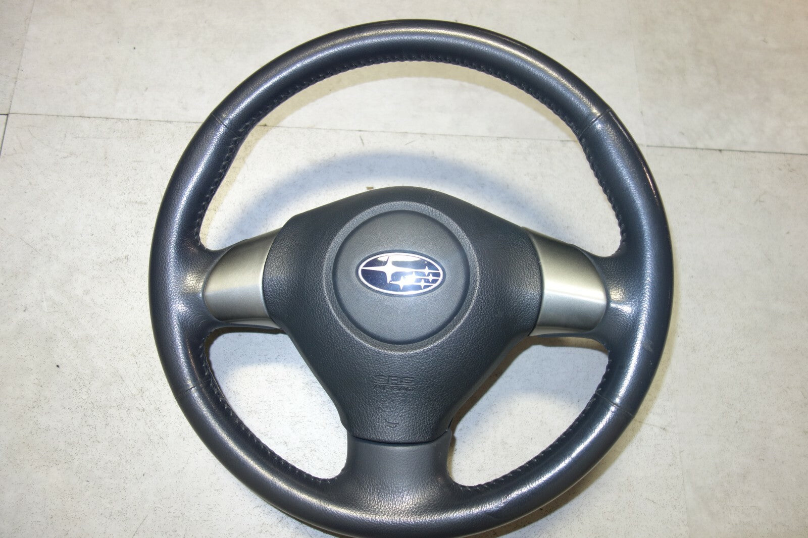 JDM 2005-2009 SUBARU LEGACY & OUTBACK MOMO STEERING WHEEL & HUB 05-2009 JD-1053