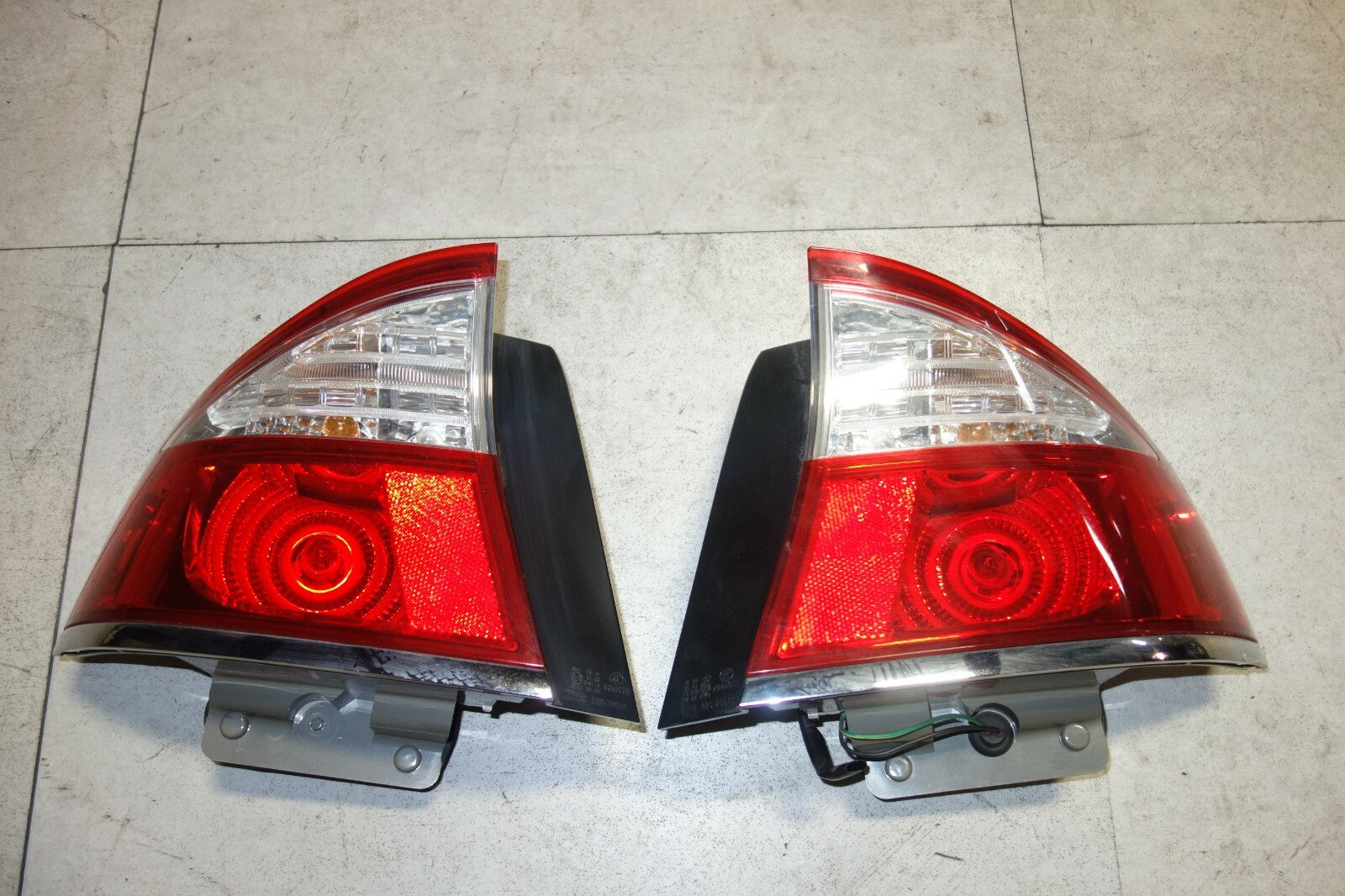 JDM 2005-2009 SUBARU LEGACY BL5 OEM USED TAIL LIGHTS 4 DOOR SEDAN TAIL LAMPS