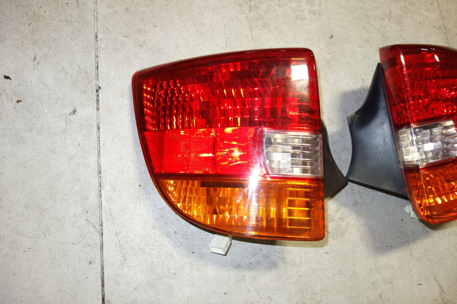 Toyota Celica OEM Tail Lights Lamps 81551-2B520 81561-2B390 2000-2005