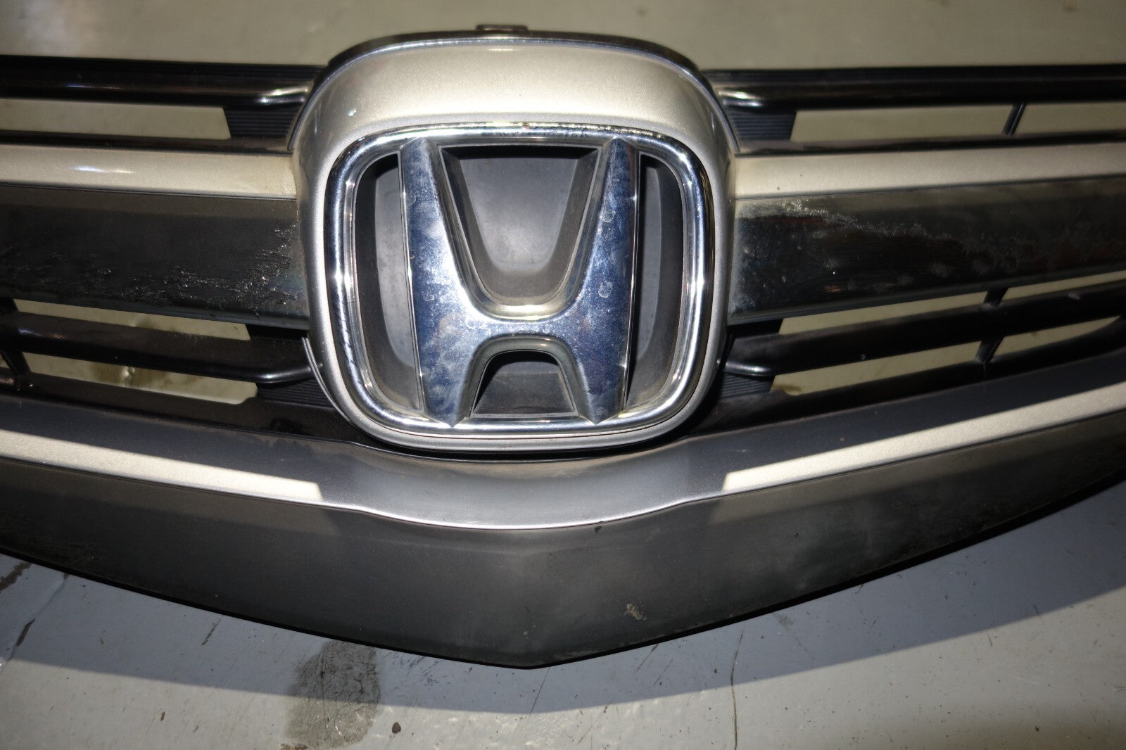 JDM Acura RL OEM Front Grille Honda Legend KB1 2005-2008