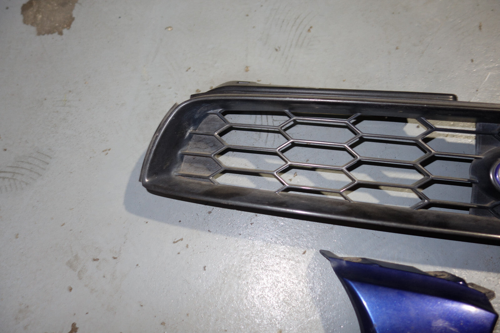 JDM Subaru Impreza WRX STi V7 Grille Outback Sport  Front Grille TS RS 2002-2003