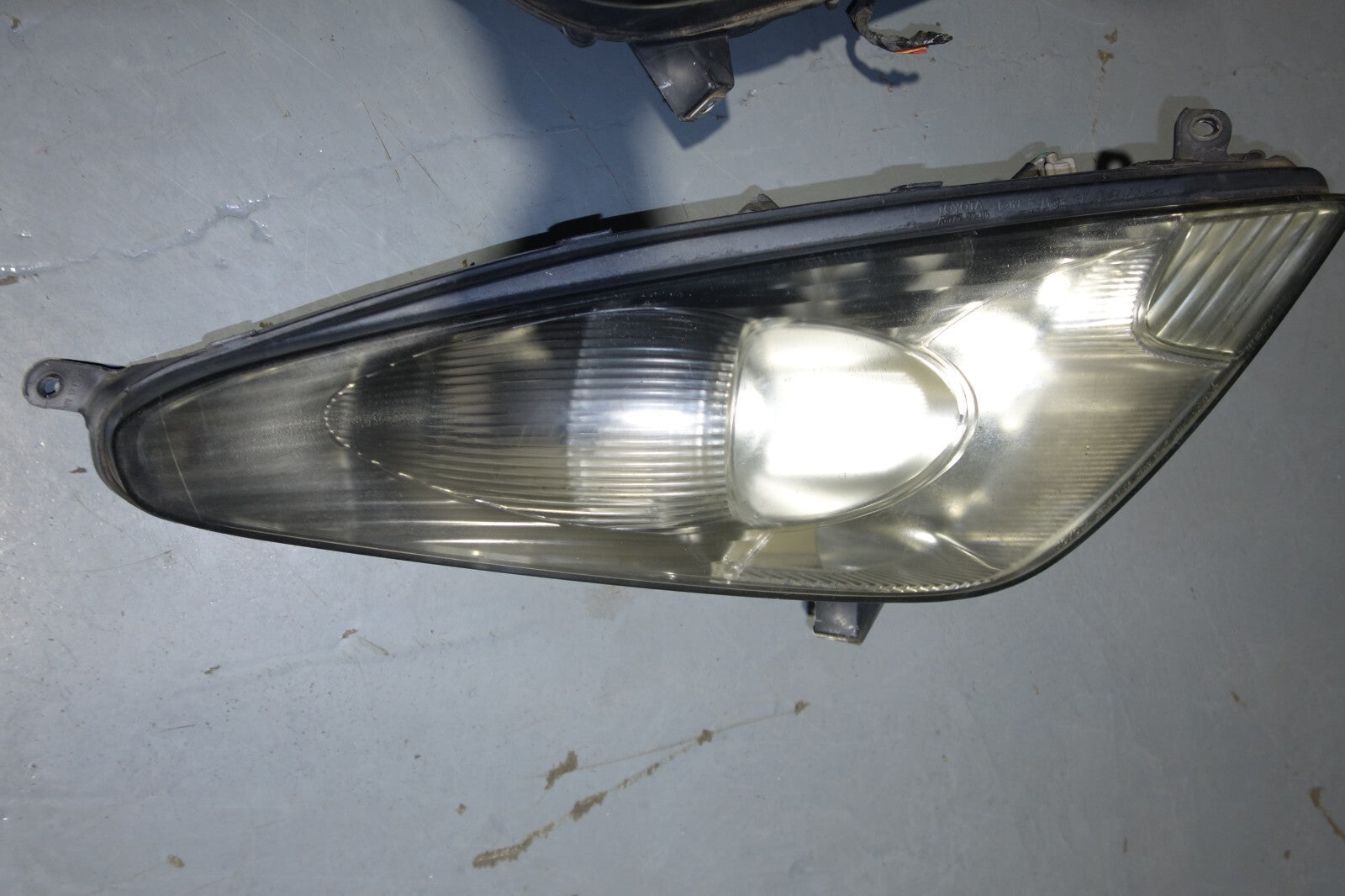 JDM 2000-2005 TOYOTA CELICA  HEAD LIGHTS LEFT & RIGHT HEAD LAMPS 2000-2005