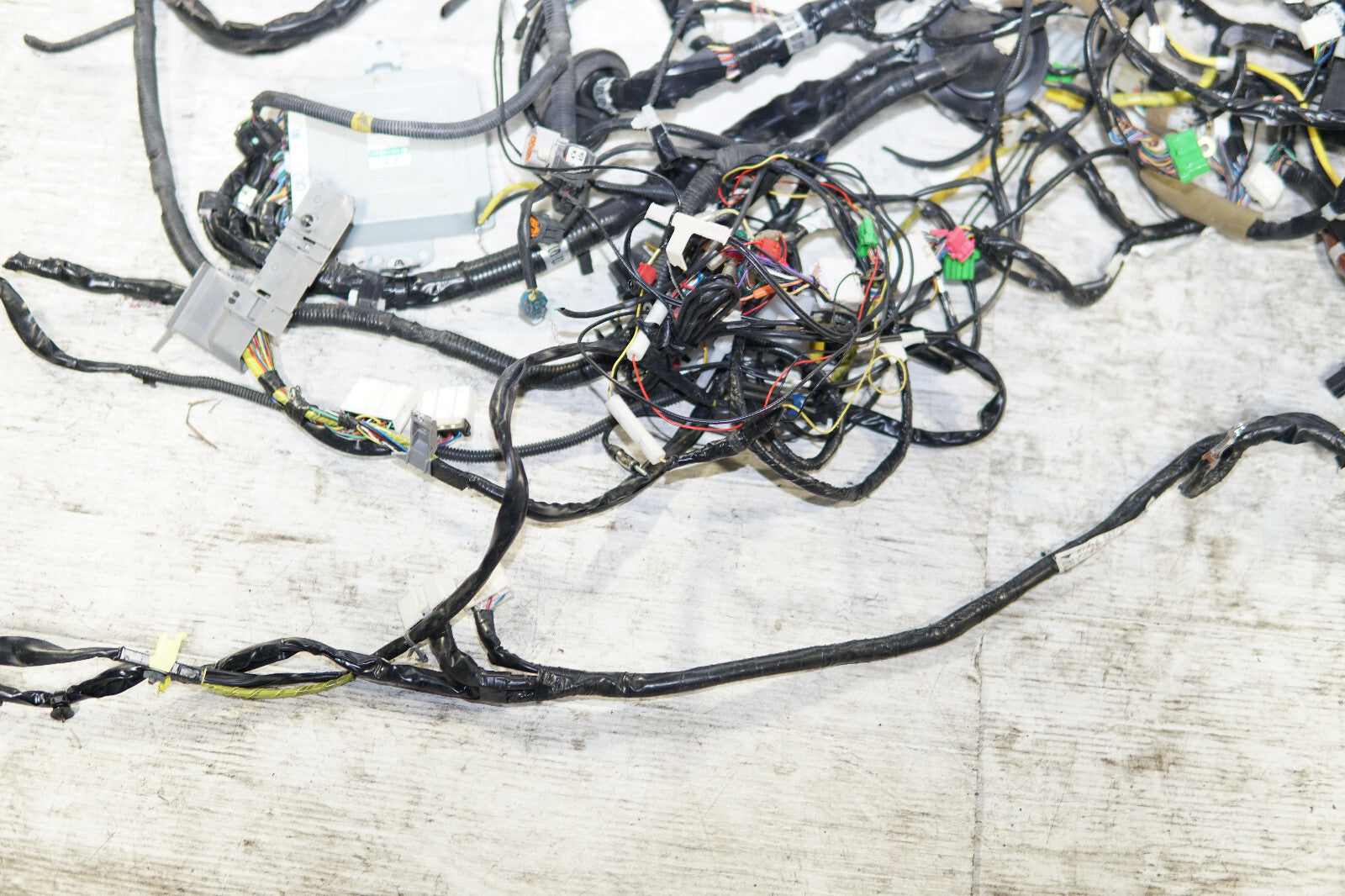 JDM Subaru Forester EJ205 AVCS Turbo Computer Wire Harness Wiring 22611AG562