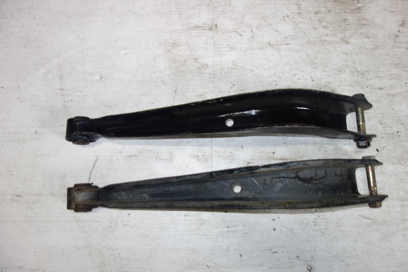 JDM 2005-2009 SUBARU LEGACY OUTBACK OEM REAR LOWER CONTROL ARMS PAIR LEFT RIGHT