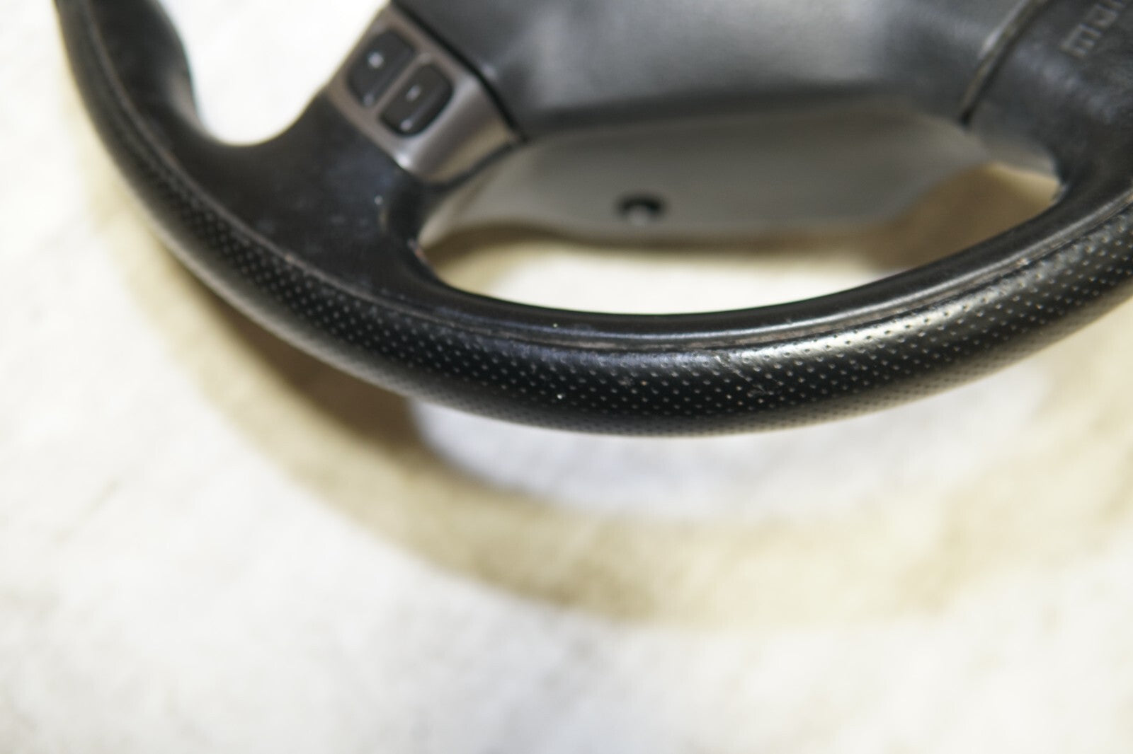 JDM 2005-2009 SUBARU LEGACY & OUTBACK MOMO STEERING WHEEL & HUB 05-2009 MF-274