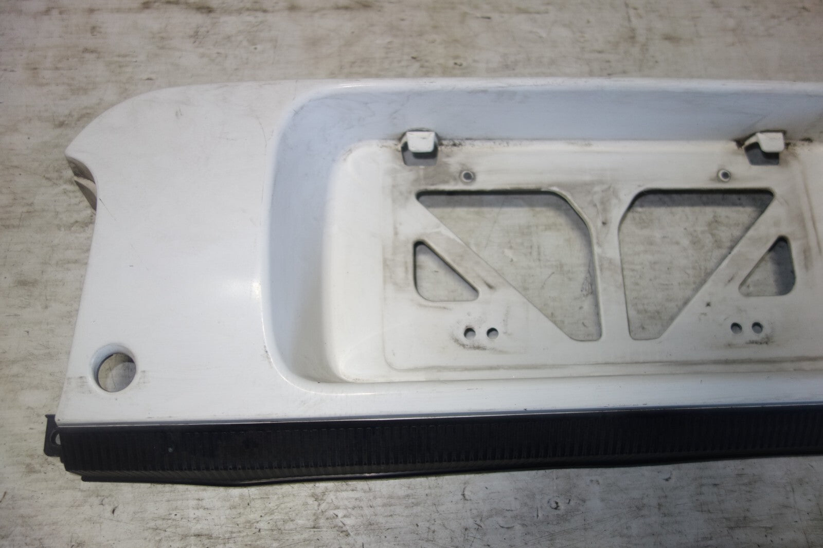 JDM TOYOTA CELICA ST202 ST205 REAR LICENSE PLATE TRIM CENTER GARNISH 1994-1999