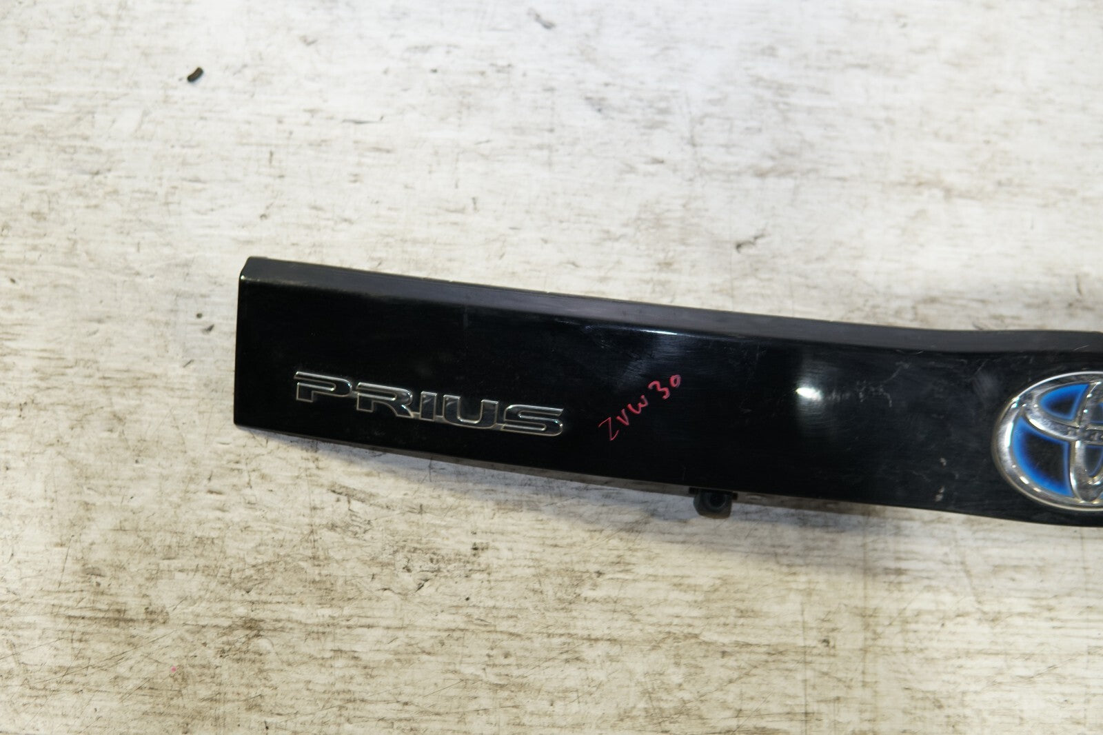 JDM Toyota Prius Rear CENTER GARNISH  ZVW30 2010-2011-2012-2013-2014-2015 MF-363